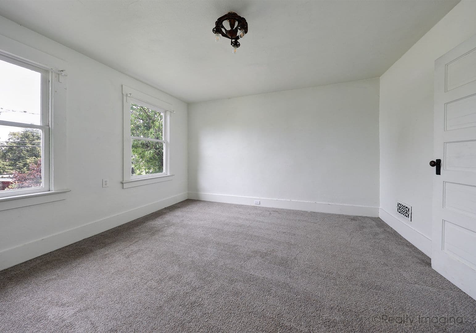 Portland Apartment: 6015-6017 SE 99th Ave