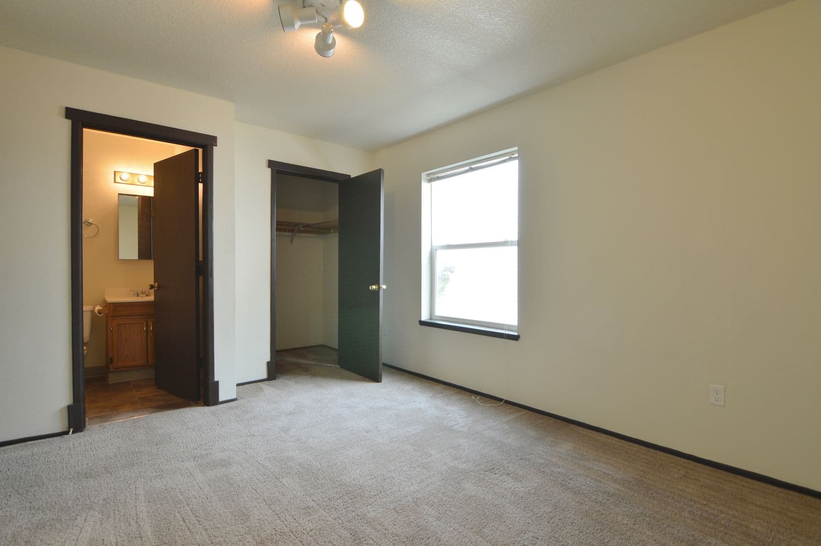 Portland Apartment: 12231-12233 SE Steele