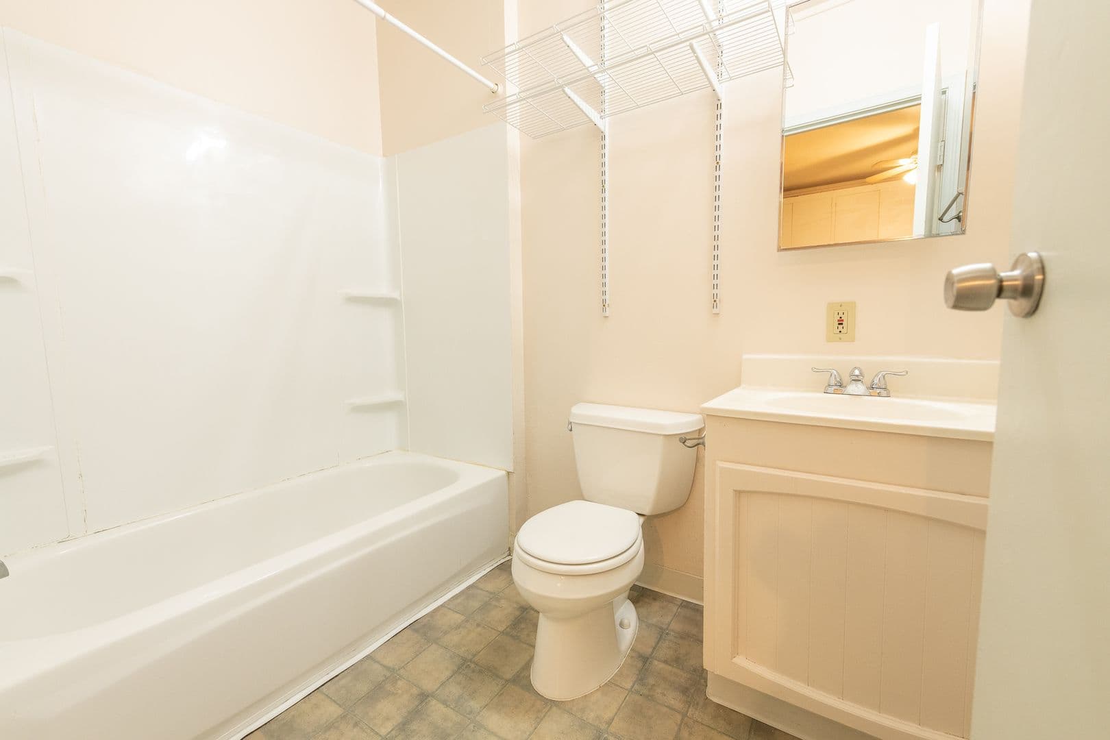 Portland Apartment: 7202-7204 NE Glisan