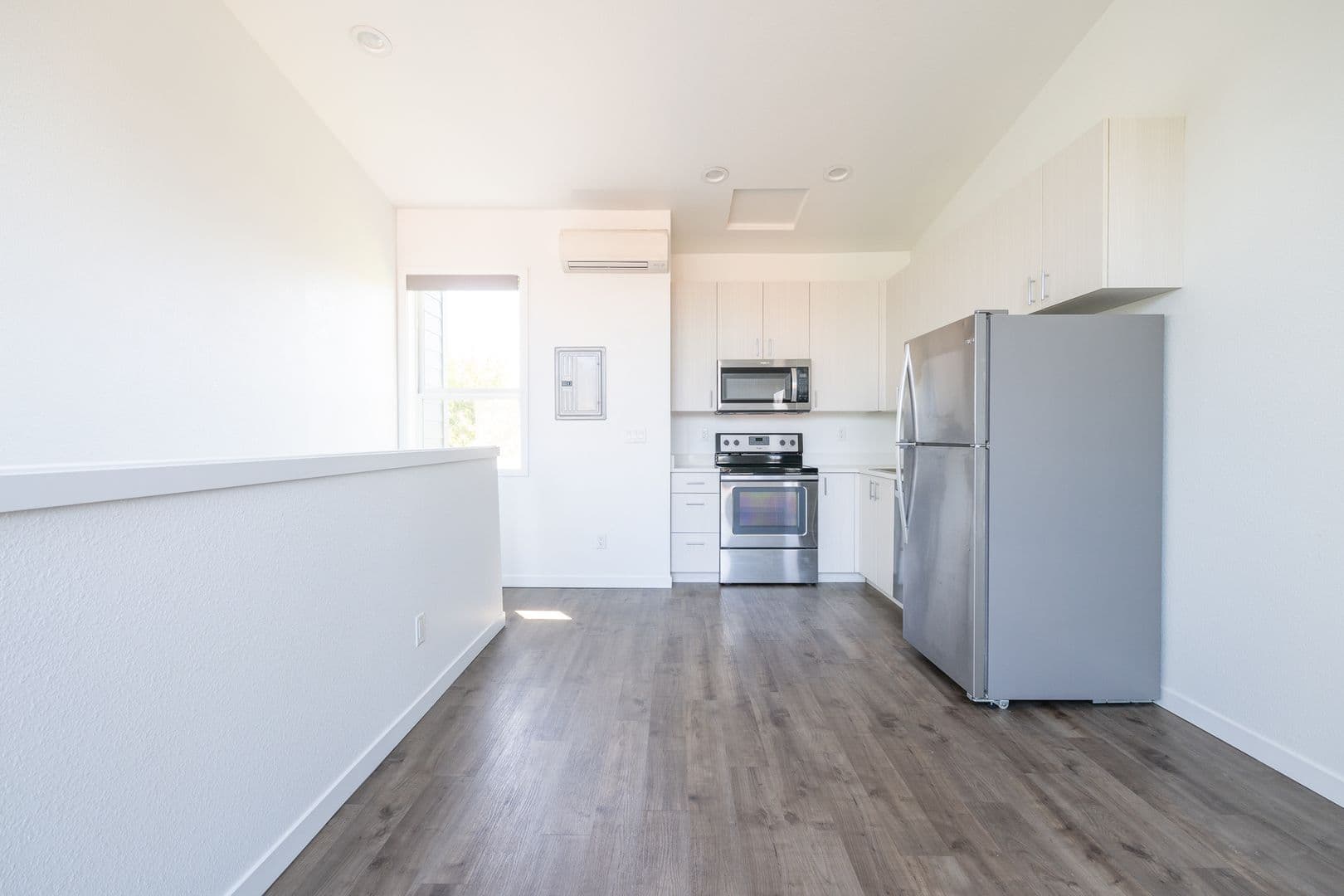Portland Apartment: 6056 SE 93rd Ave