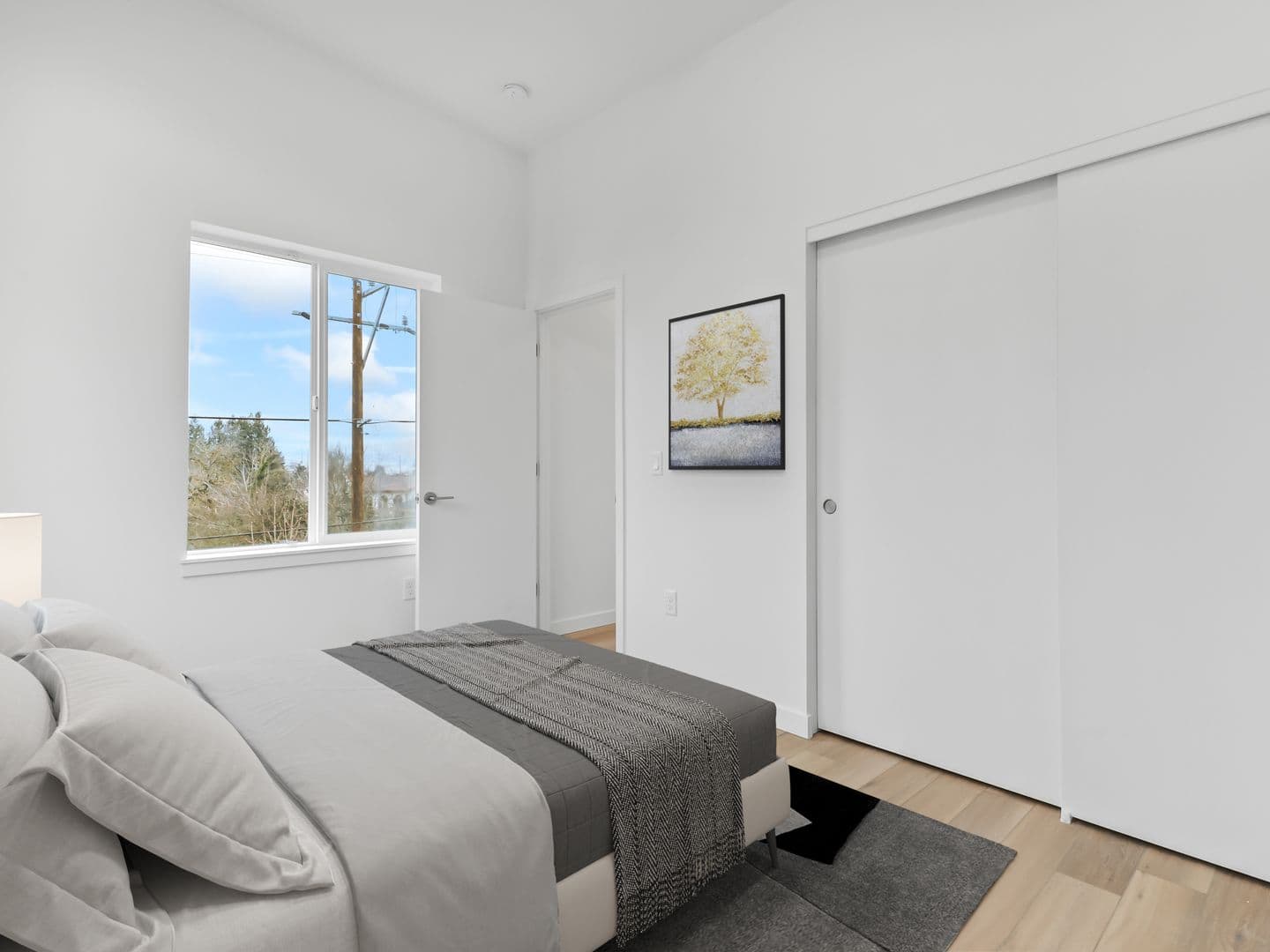 Portland Apartment: 311 NE Graham St