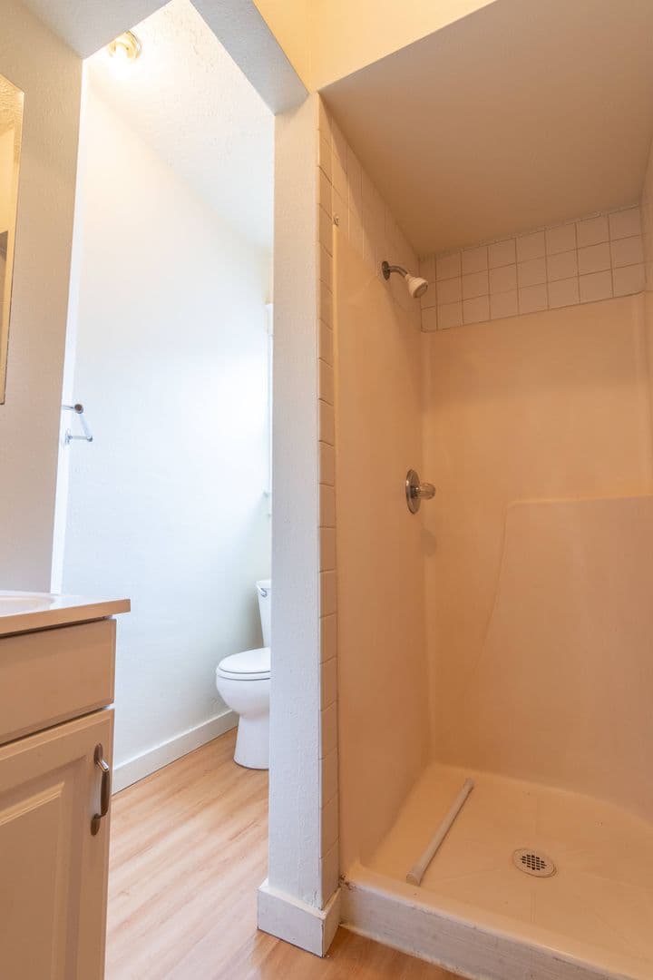 Portland Apartment: 6020 NE Glisan