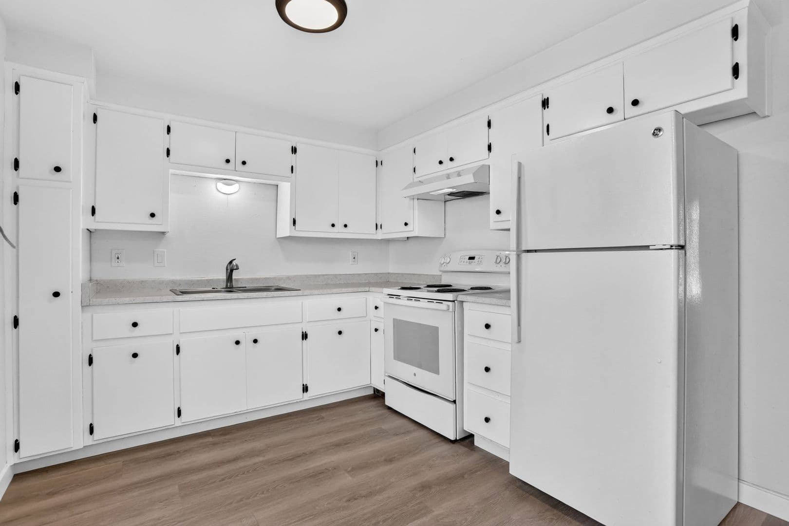 Sandy Apartment: 17170 Beers Ave