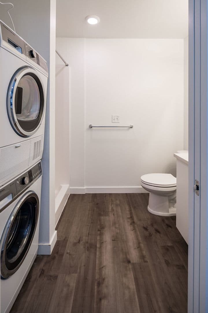 Portland Apartment: 5401 SE Woodstock Blvd