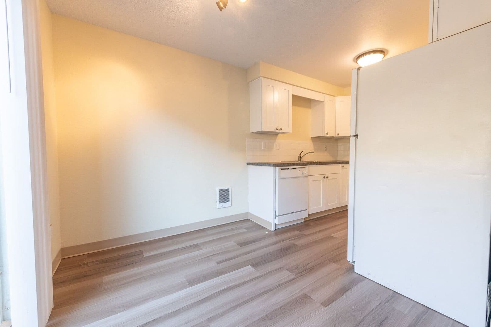 Milwaukie Apartment: 15500 SE East Ave