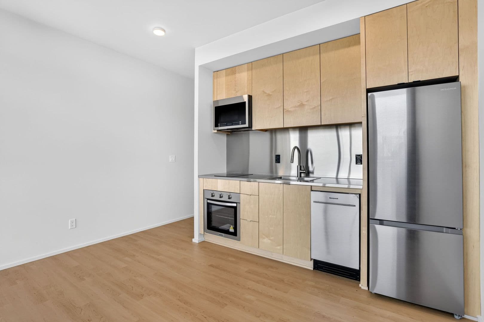 Portland Apartment: 7480 N Delaware