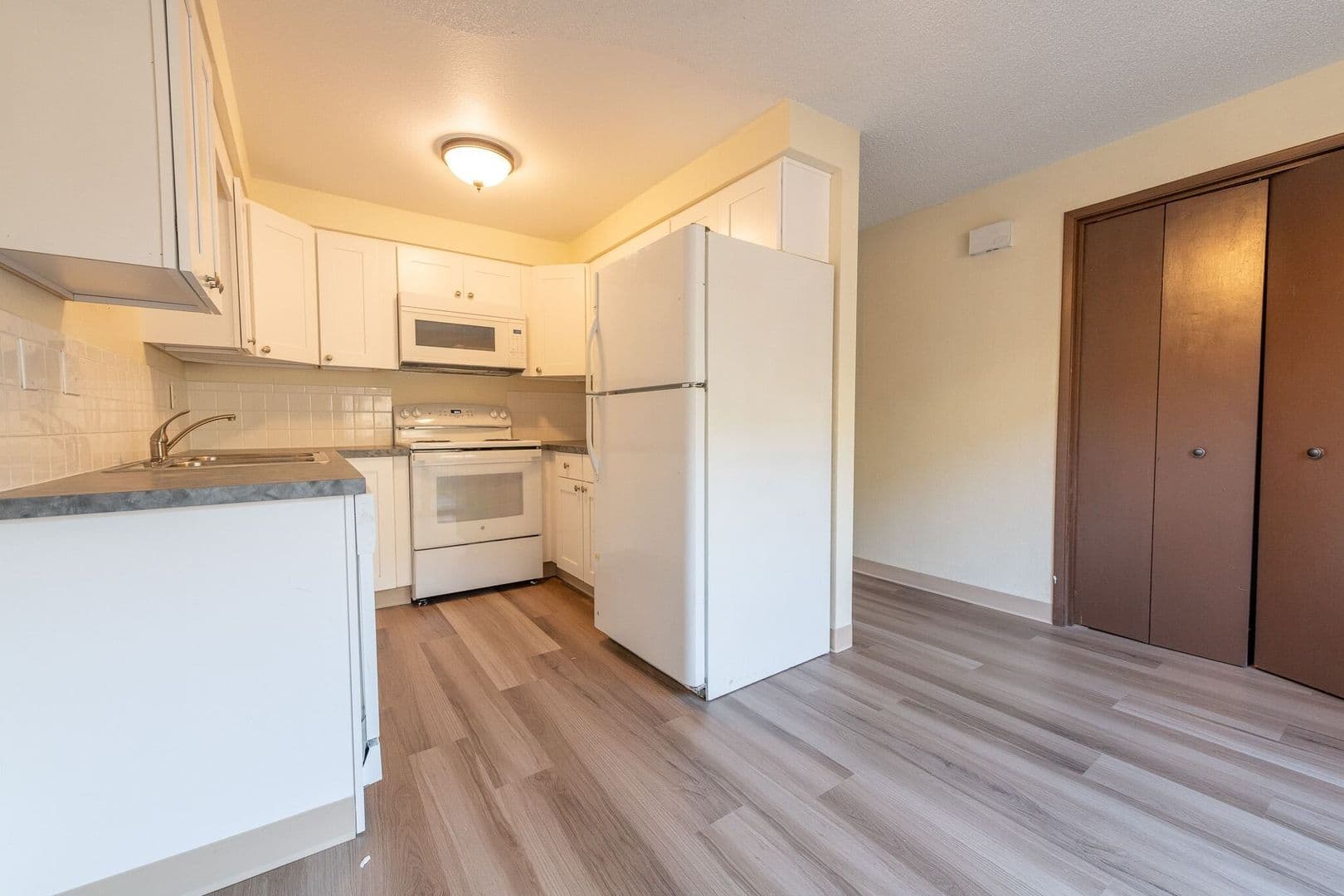 Milwaukie Apartment: 15500 SE East Ave