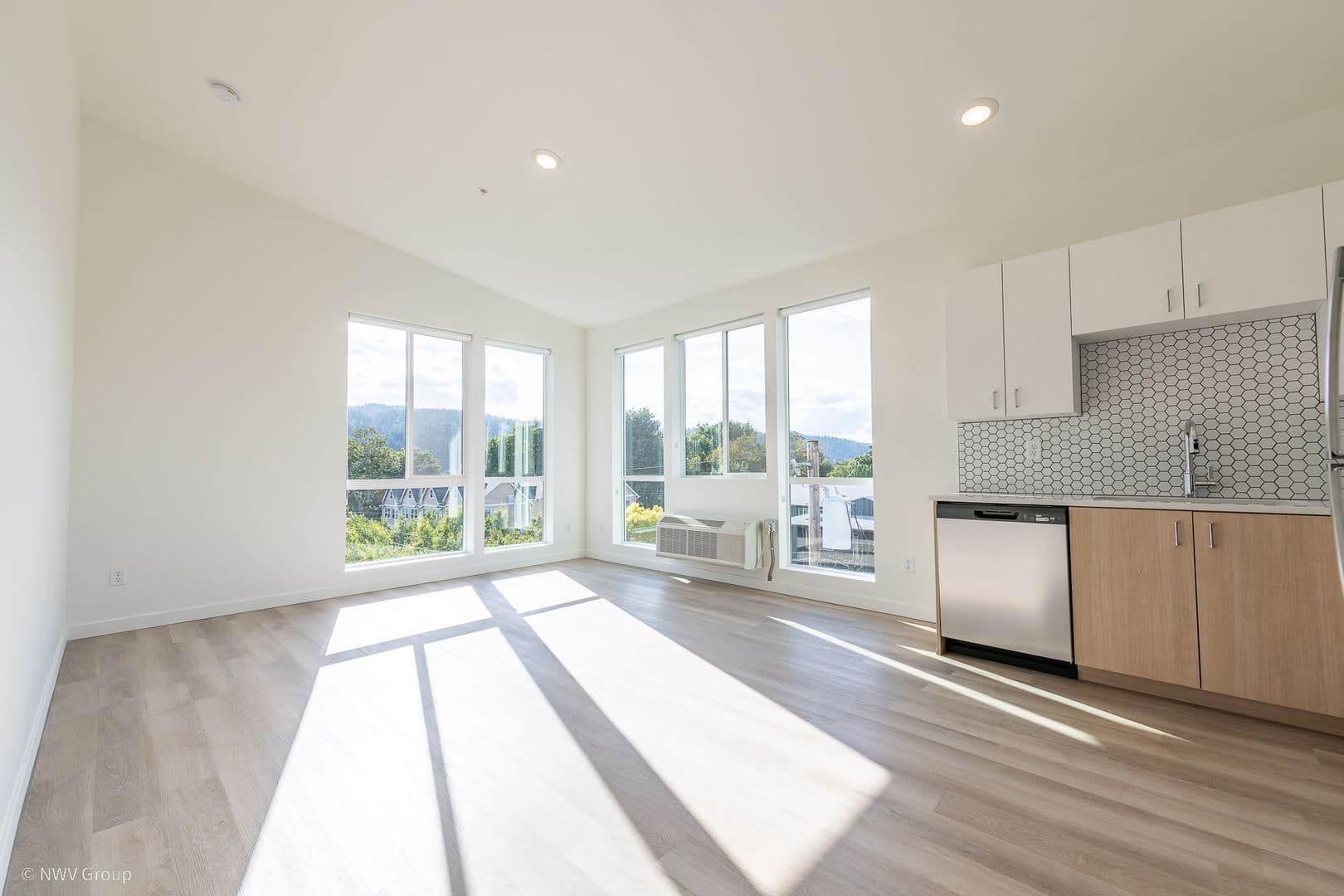 Portland Apartment: 8770 N Willamette