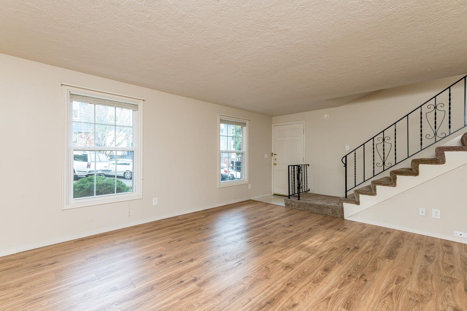 Gresham Apartment: 890 NW Division