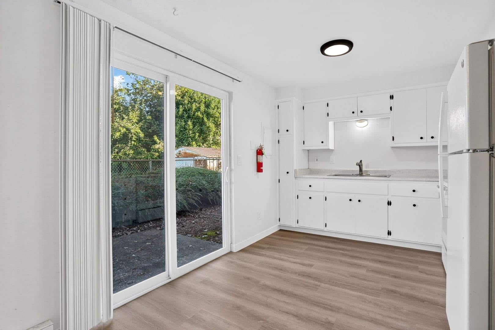 Sandy Apartment: 17170 Beers Ave
