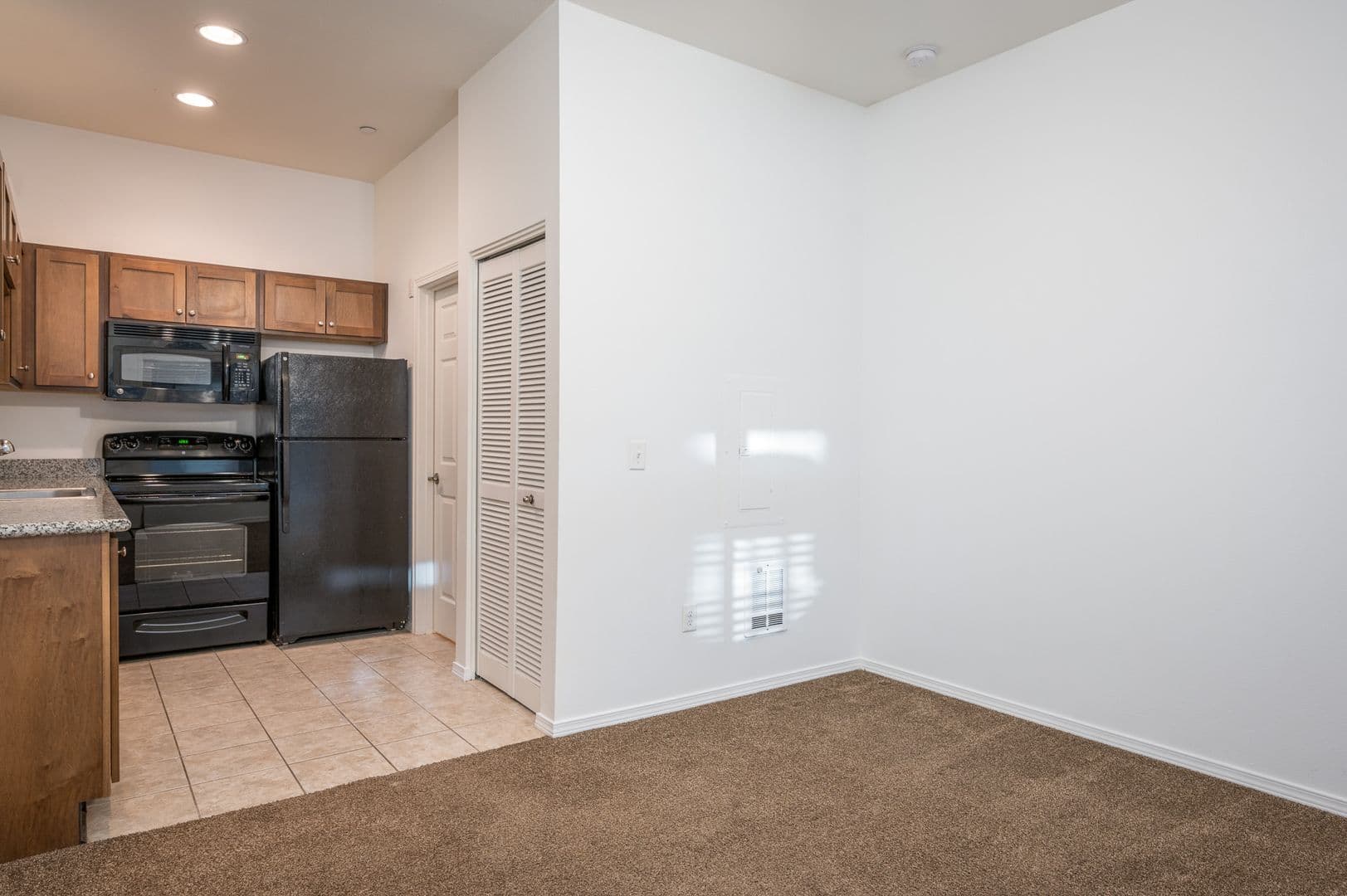 Portland Apartment: 455 NE 24th Ave