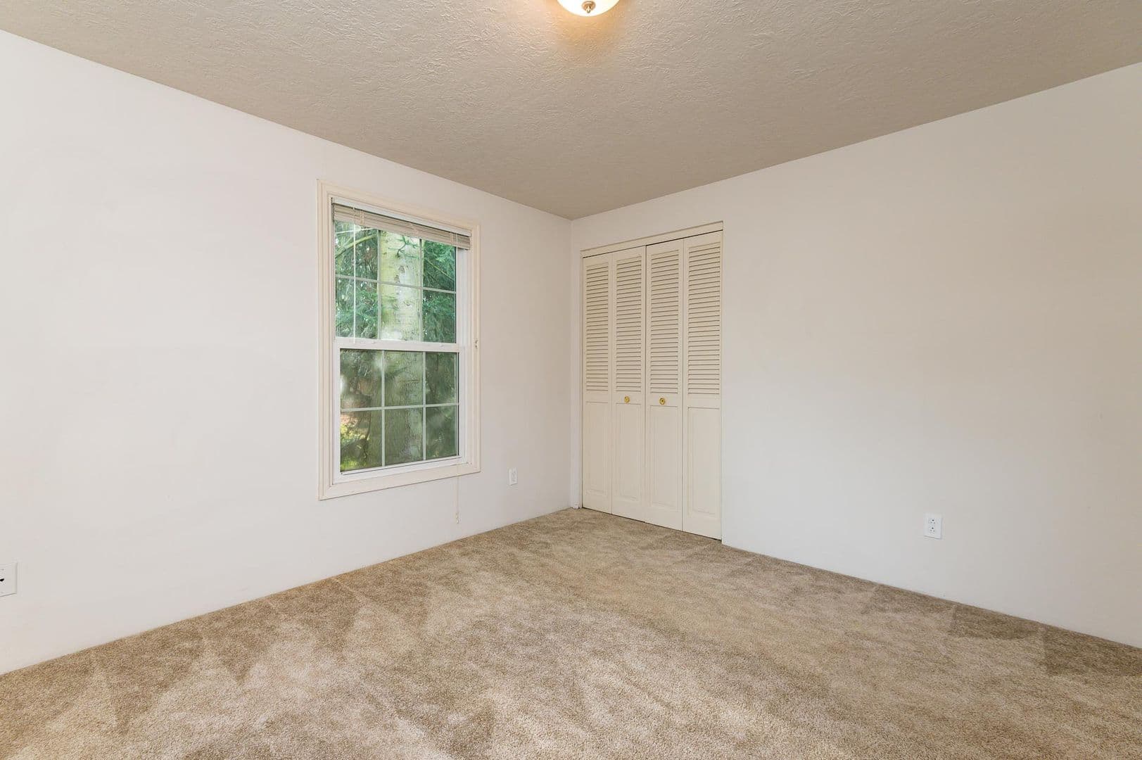 Gresham Apartment: 890 NW Division