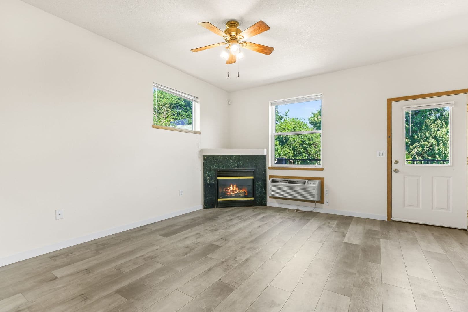 Portland Apartment: 2020 NE Rodney