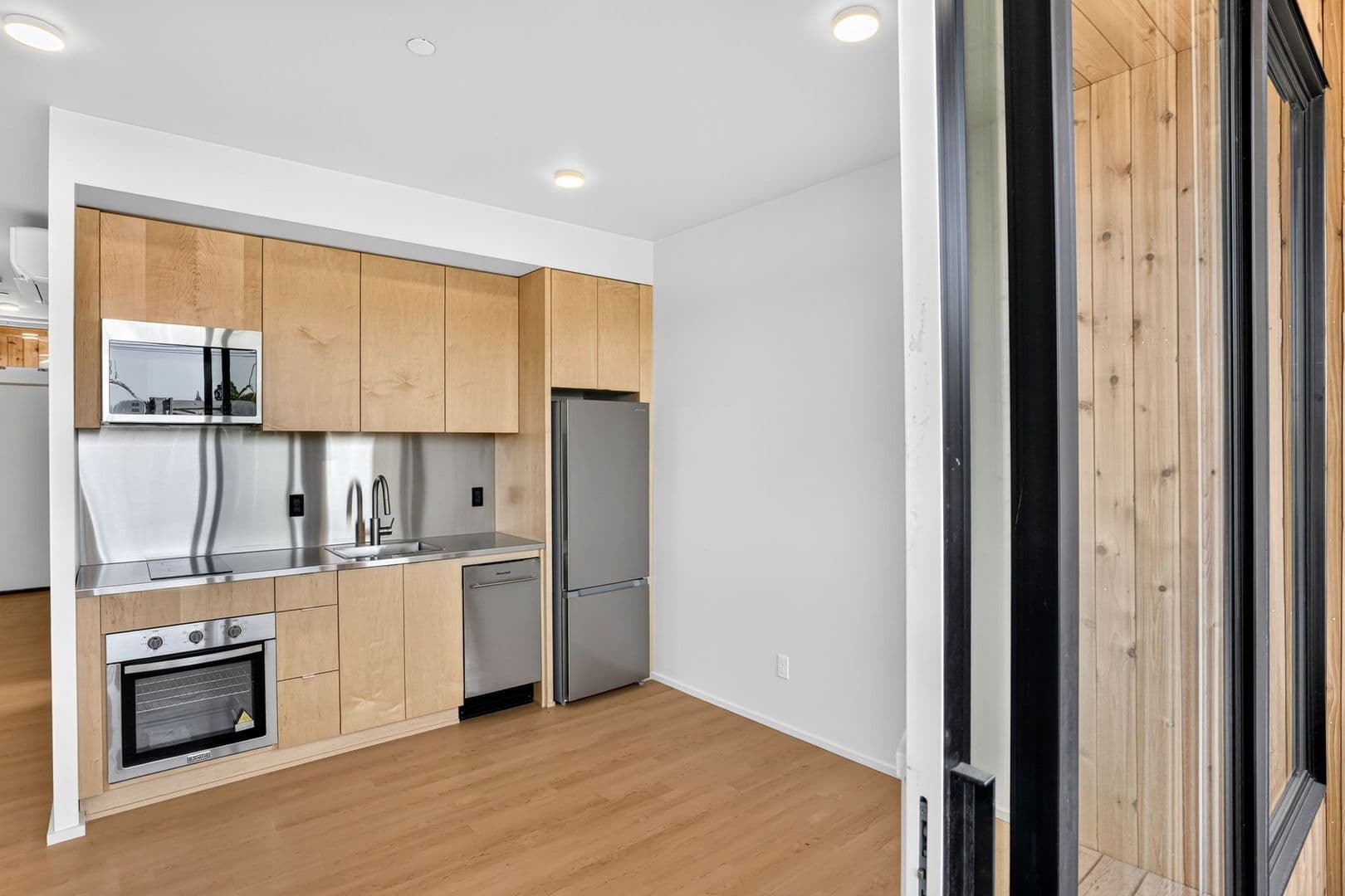 Portland Apartment: 7480 N Delaware