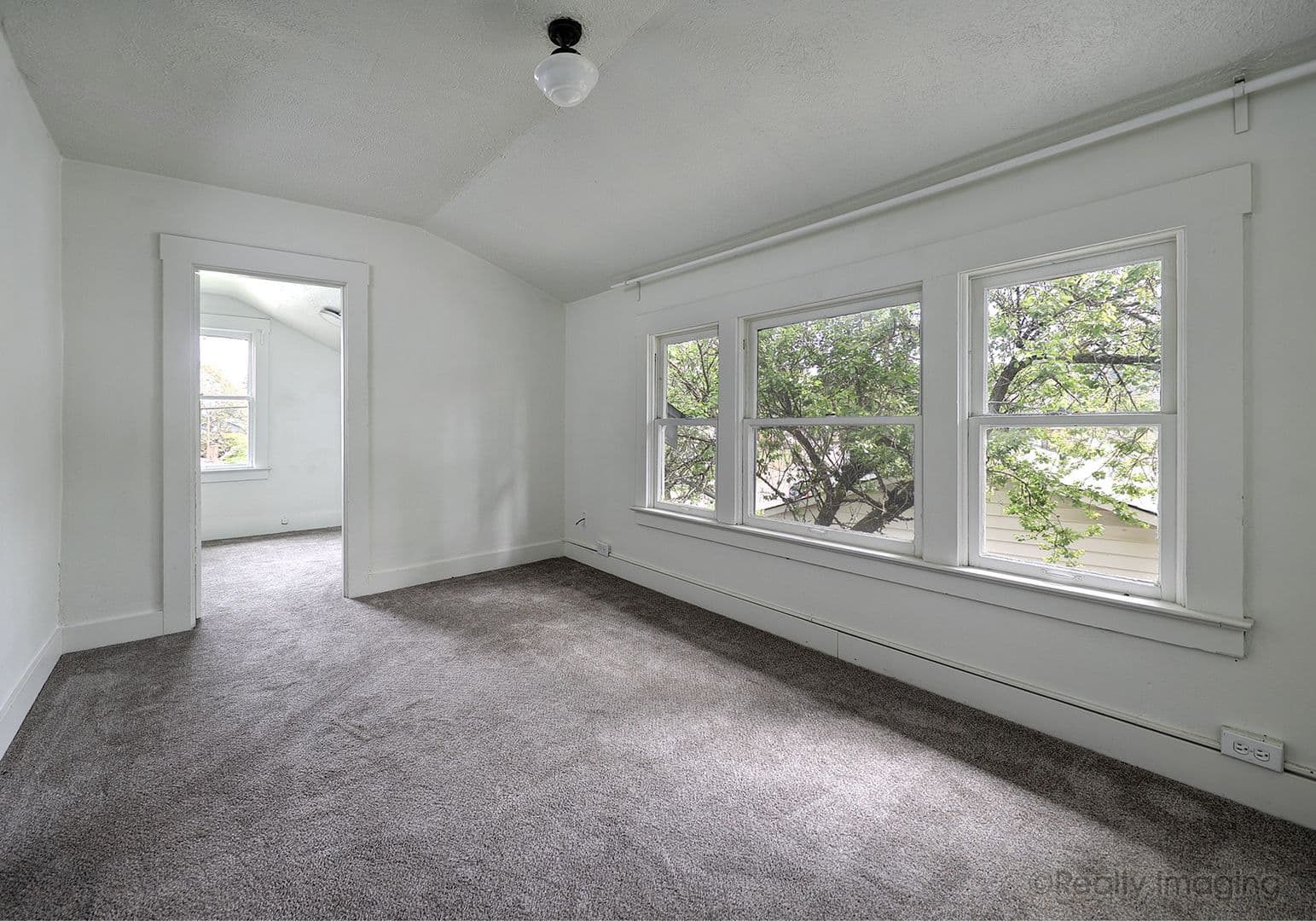 Portland Apartment: 6015-6017 SE 99th Ave