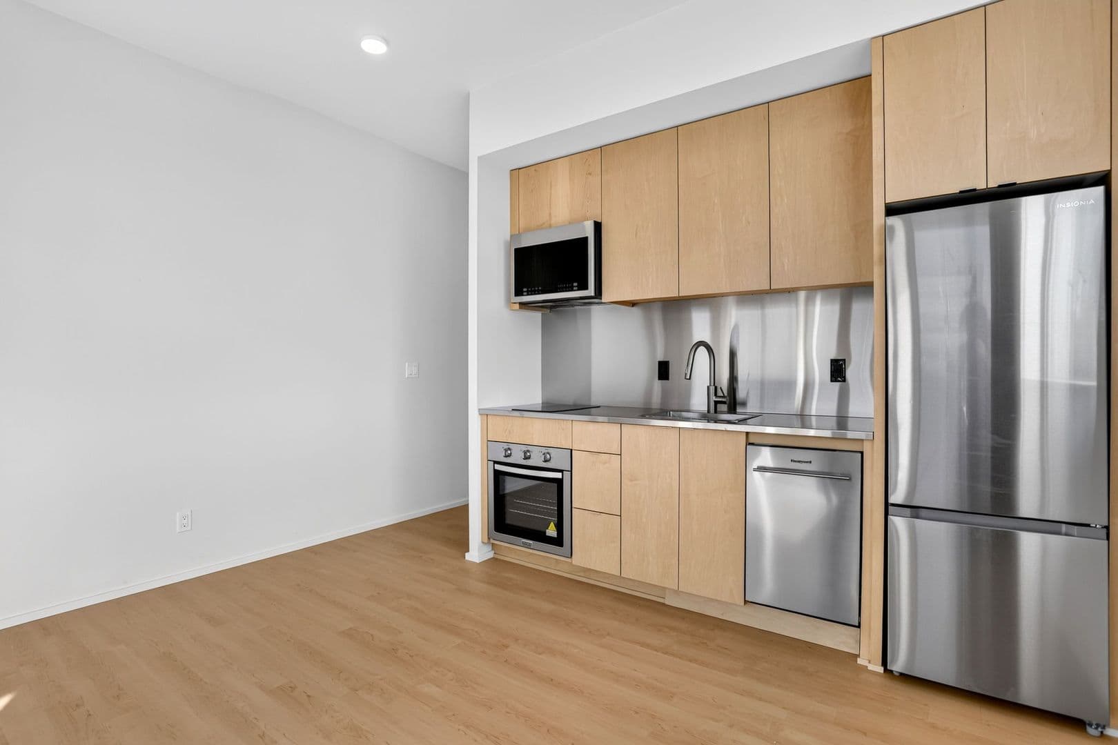 Portland Apartment: 7480 N Delaware