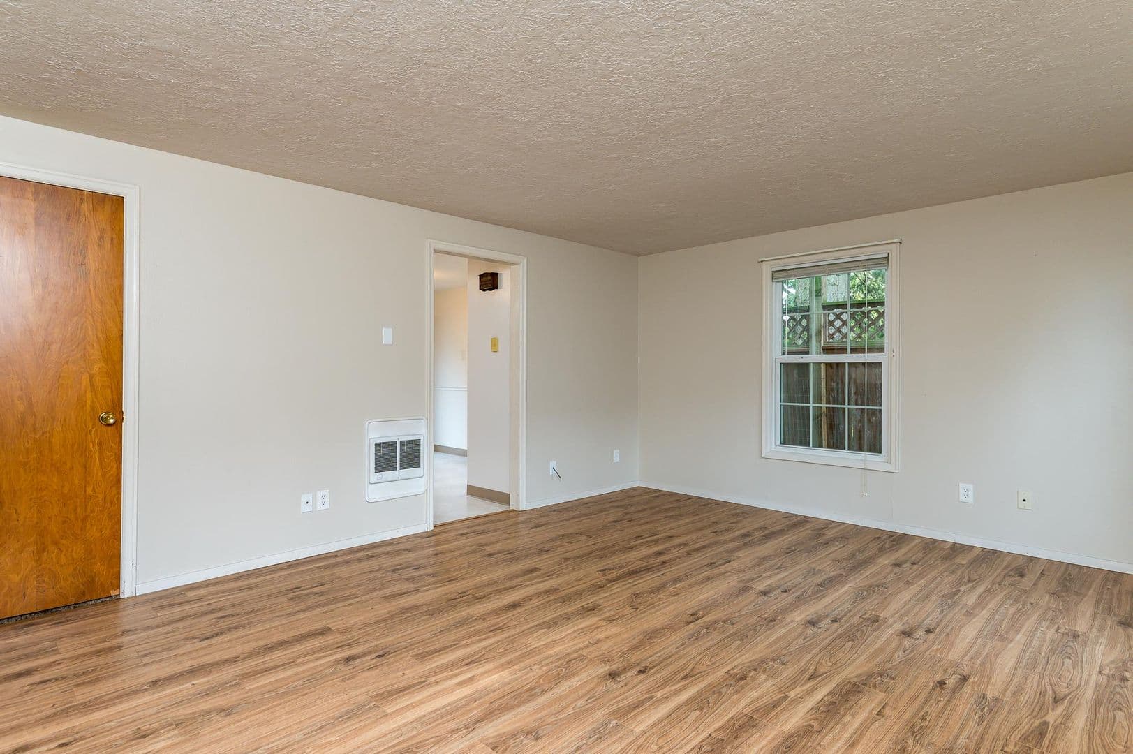Gresham Apartment: 890 NW Division