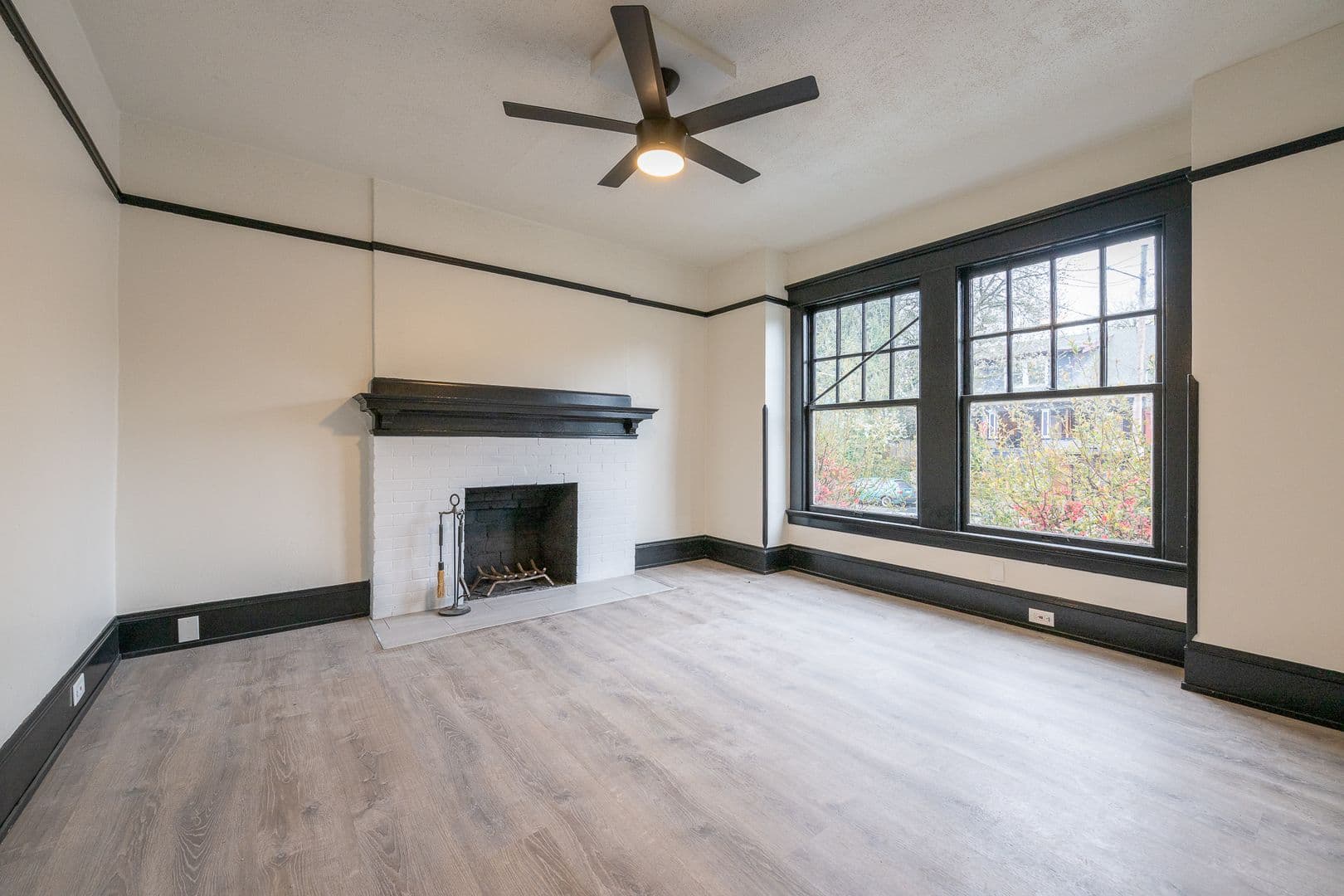 Portland Apartment: 2411-2417 NE Glisan