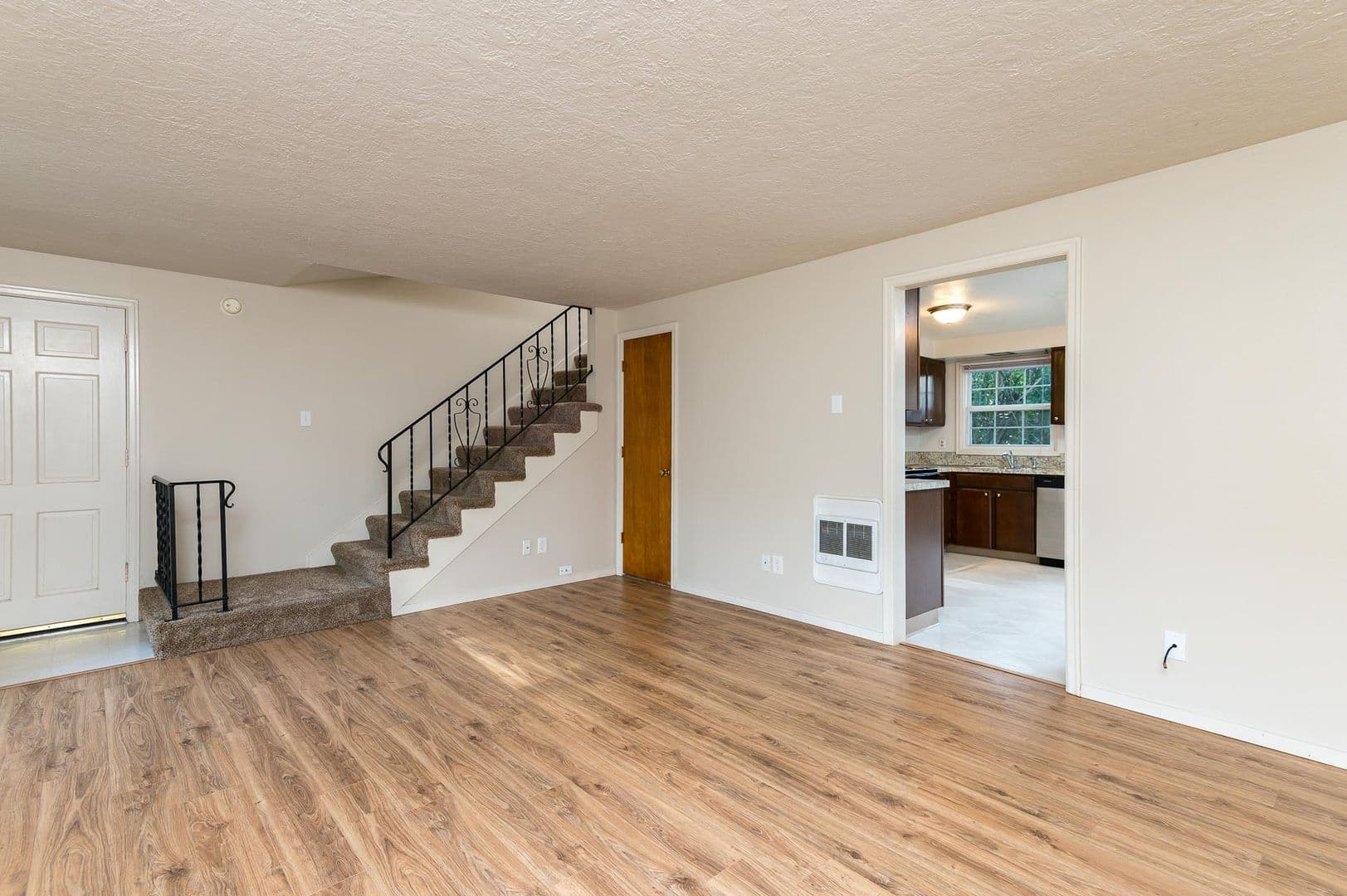Gresham Apartment: 890 NW Division