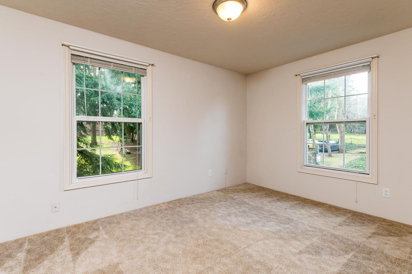 Gresham Apartment: 890 NW Division