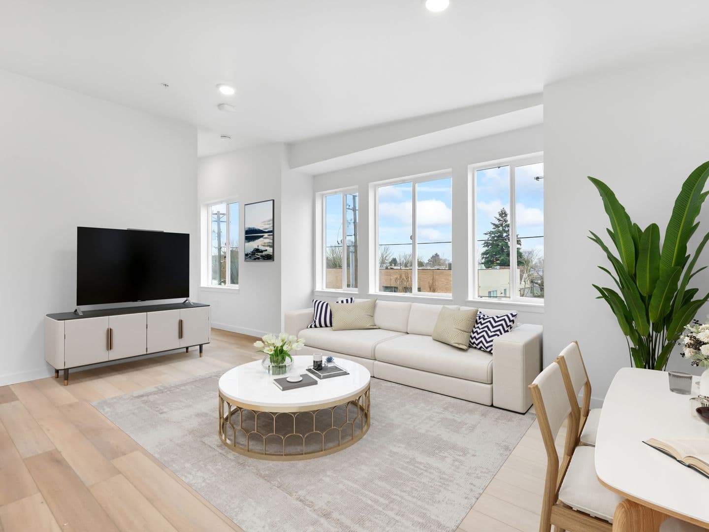 Portland Apartment: 311 NE Graham St