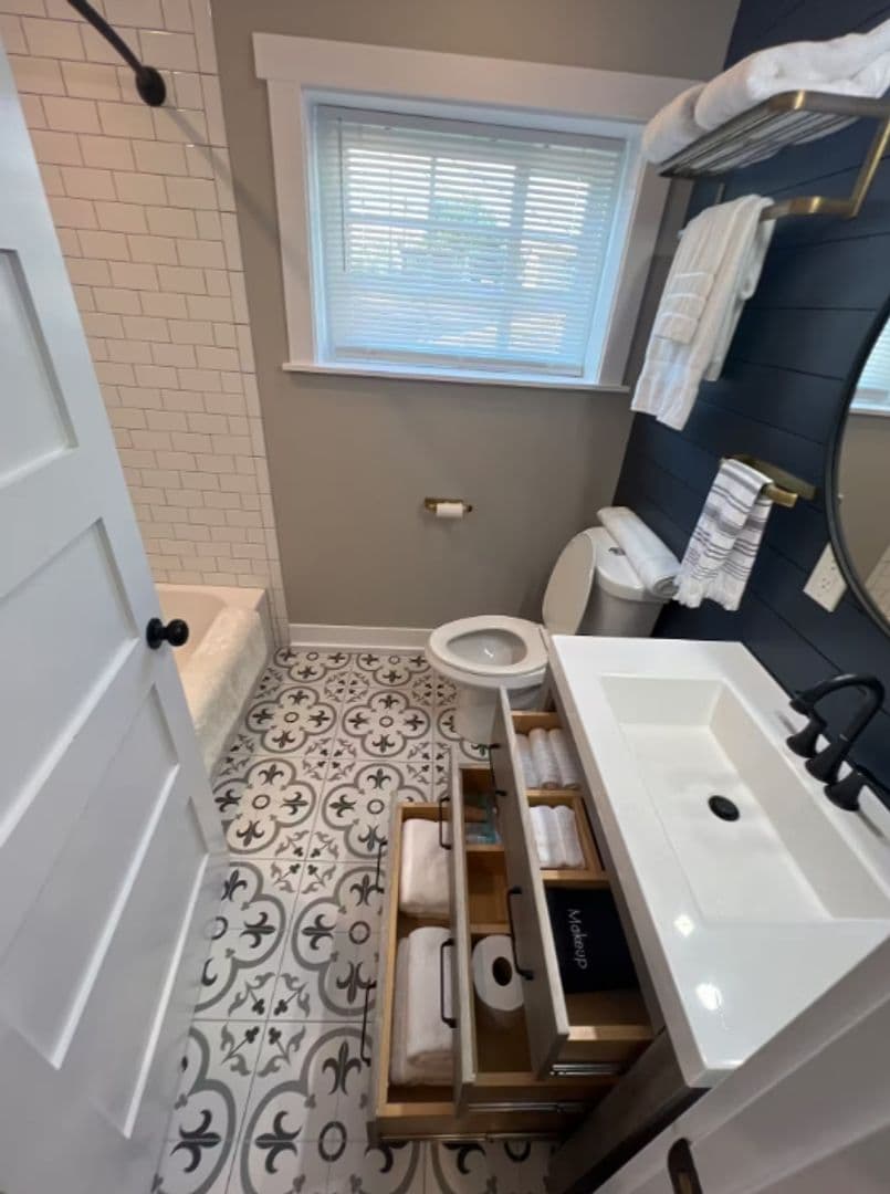 Chicago Apartment: 1724 N Talman Ave