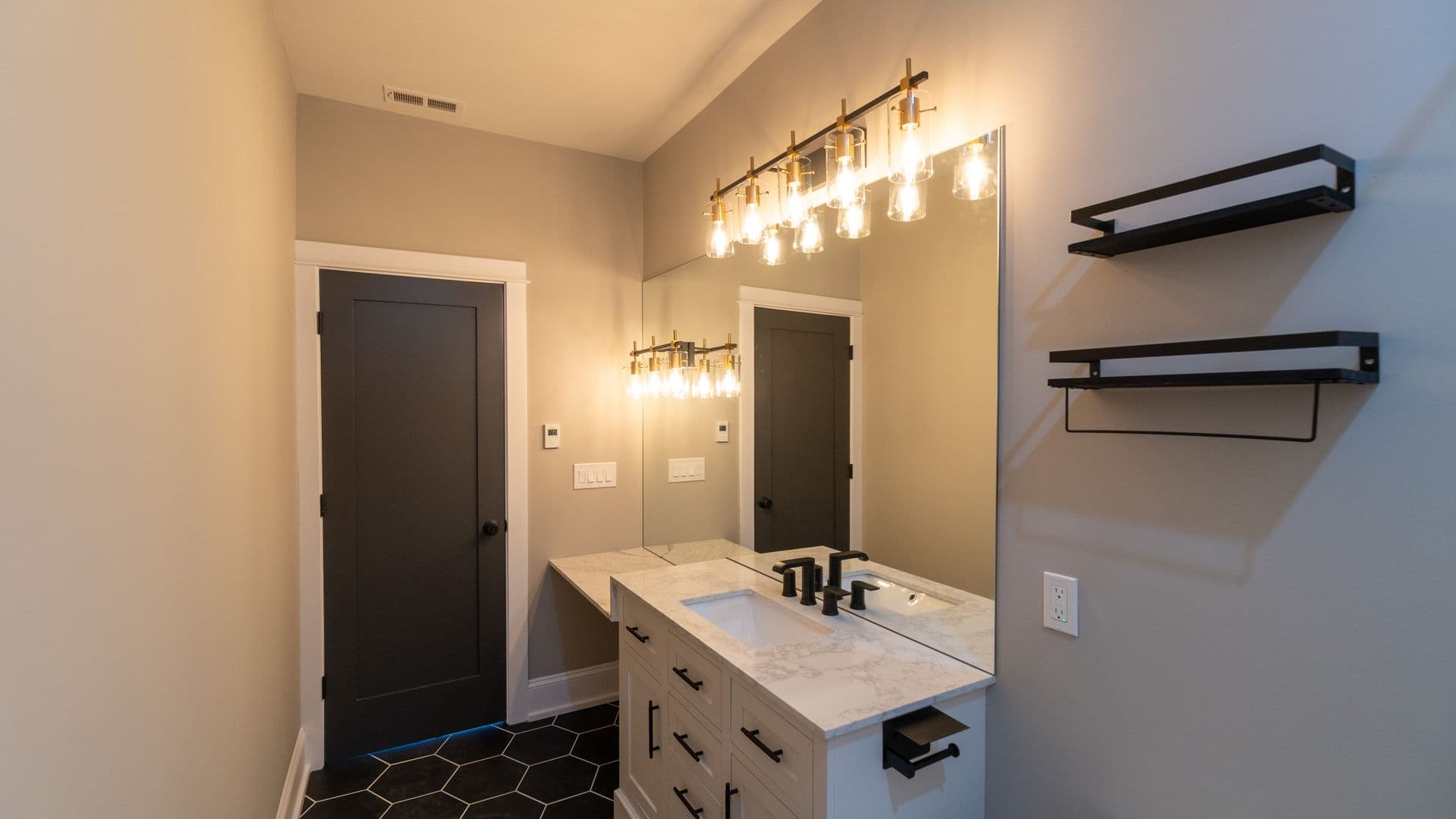 Chicago Apartment: 5404-06 N. Paulina