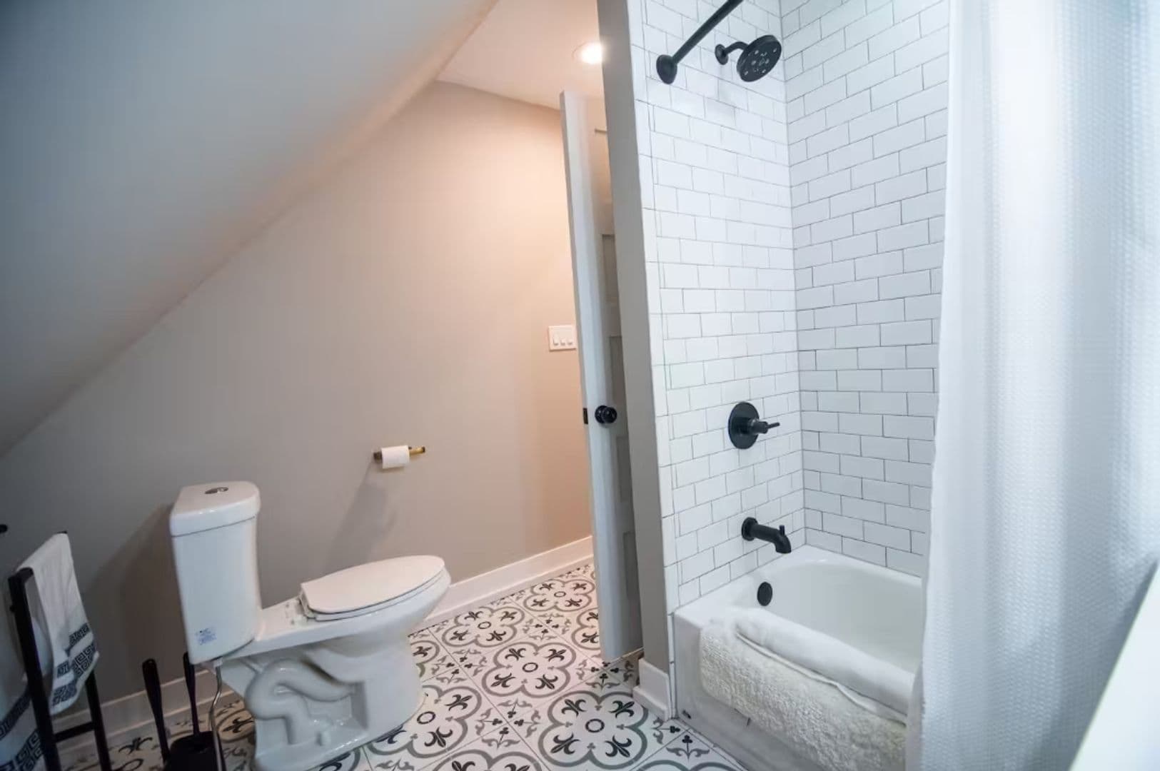 Chicago Apartment: 1724 N Talman Ave