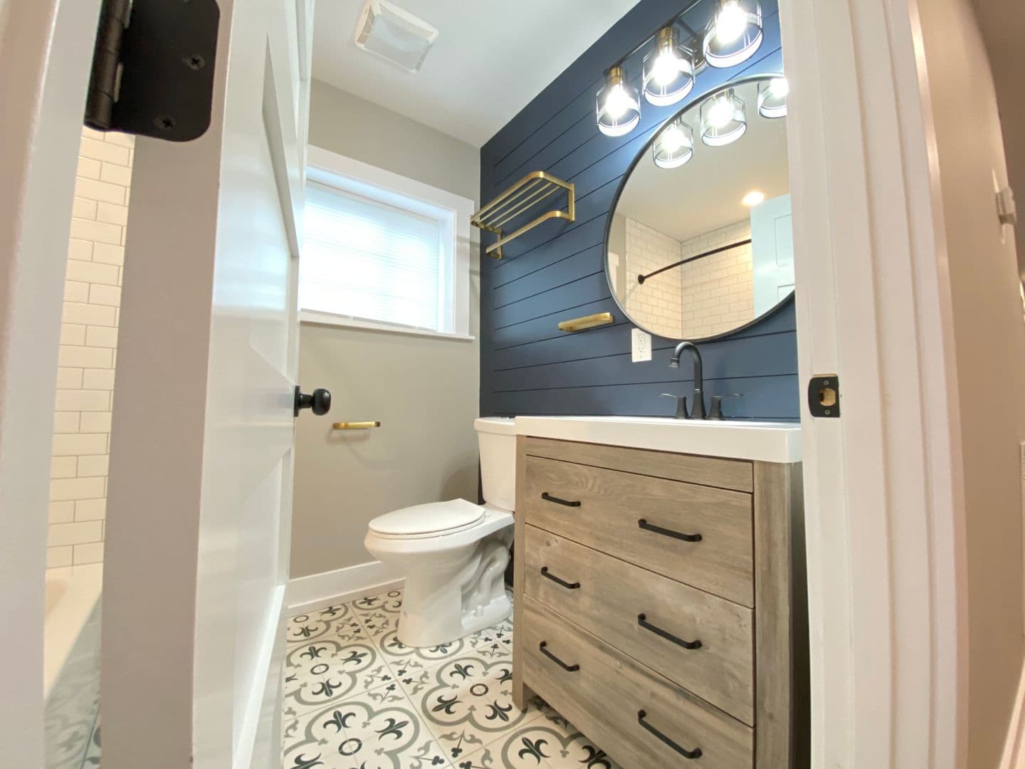 Chicago Apartment: 1724 N Talman Ave