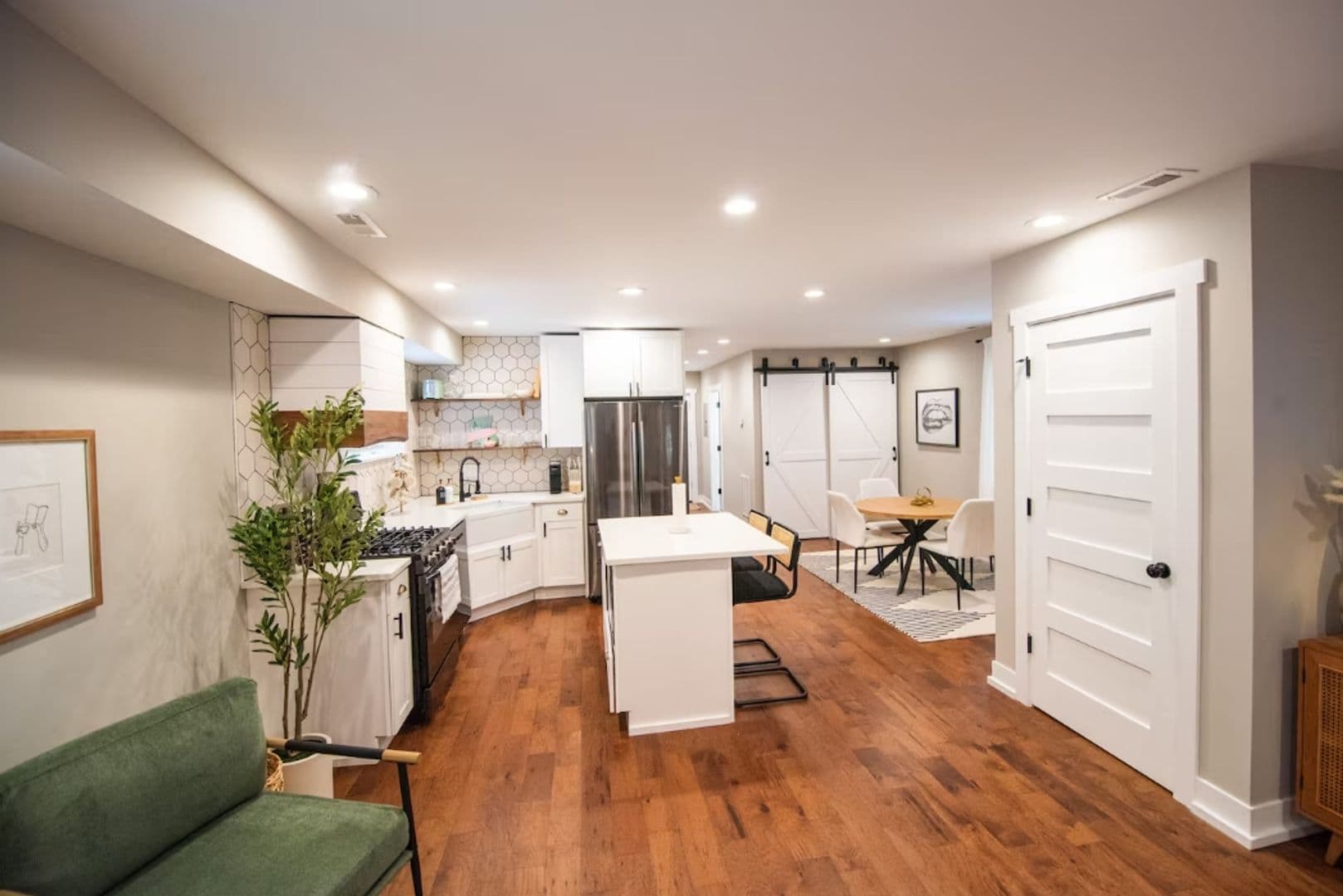Chicago Apartment: 1724 N Talman Ave