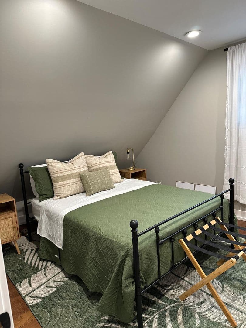Chicago Apartment: 1724 N Talman Ave
