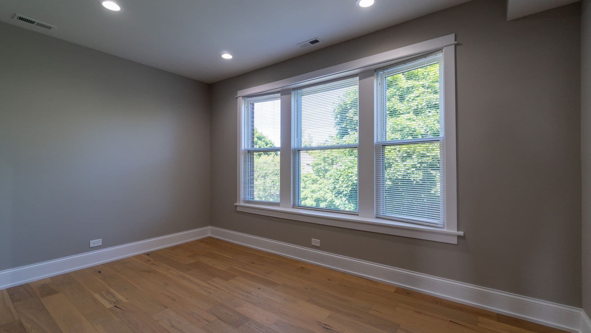 Chicago Apartment: 5404-06 N. Paulina
