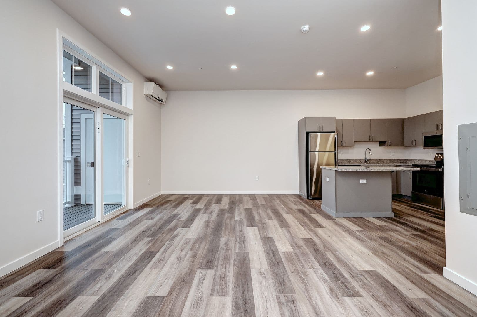 Shelton Apartment: 275 Coram Road