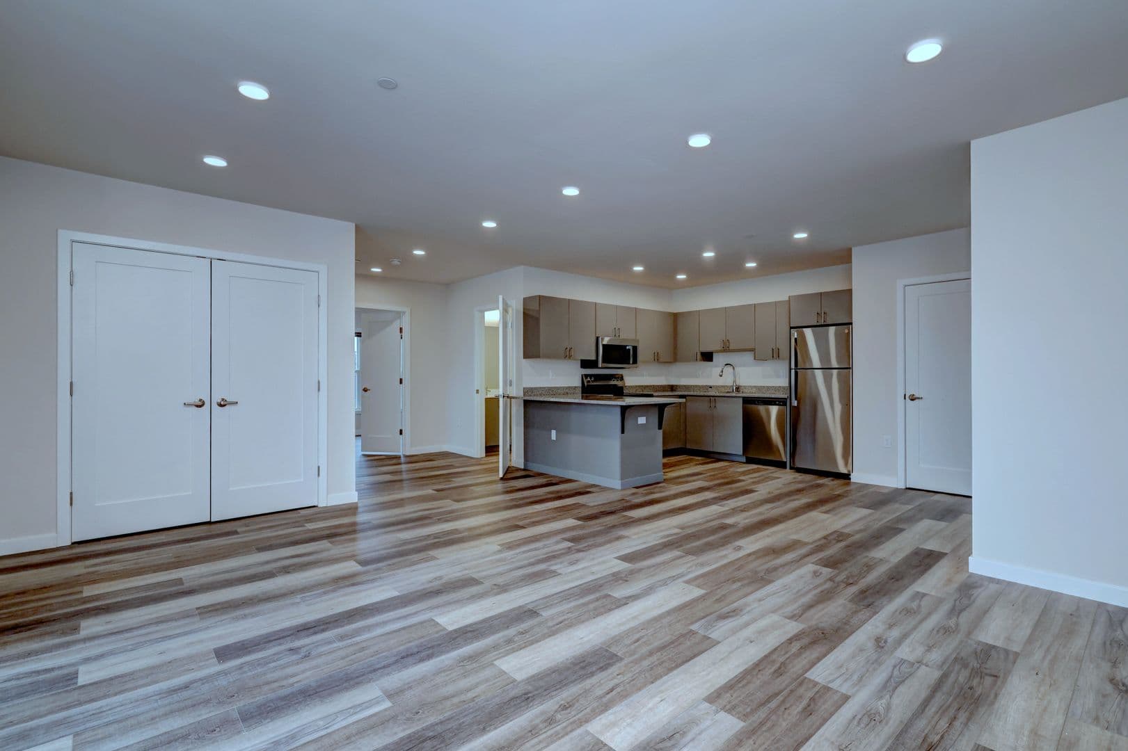 Shelton Apartment: 275 Coram Road