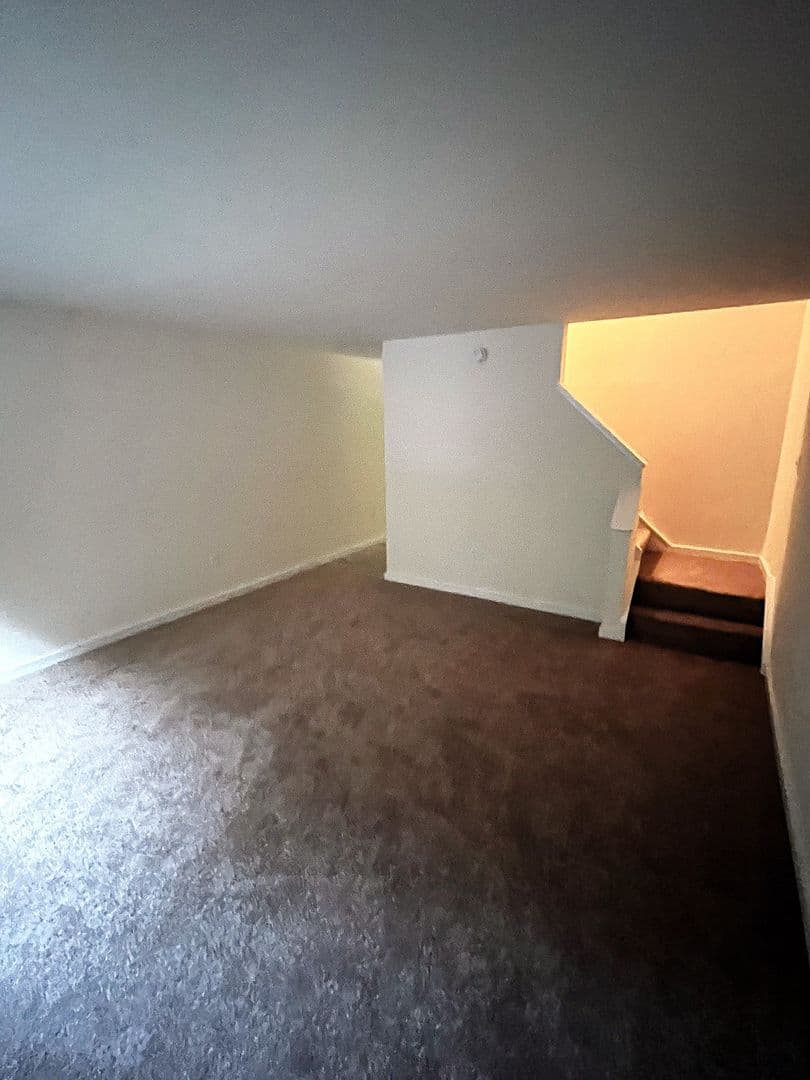 Seymour Apartment: 10 Reservoir Manor