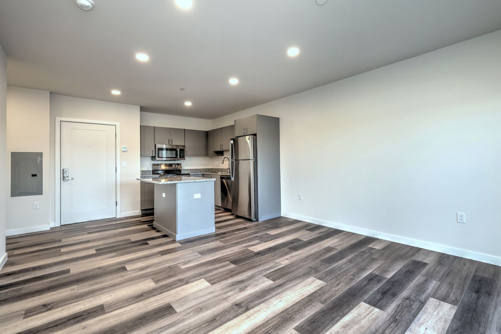 Shelton Apartment: 275 Coram Road