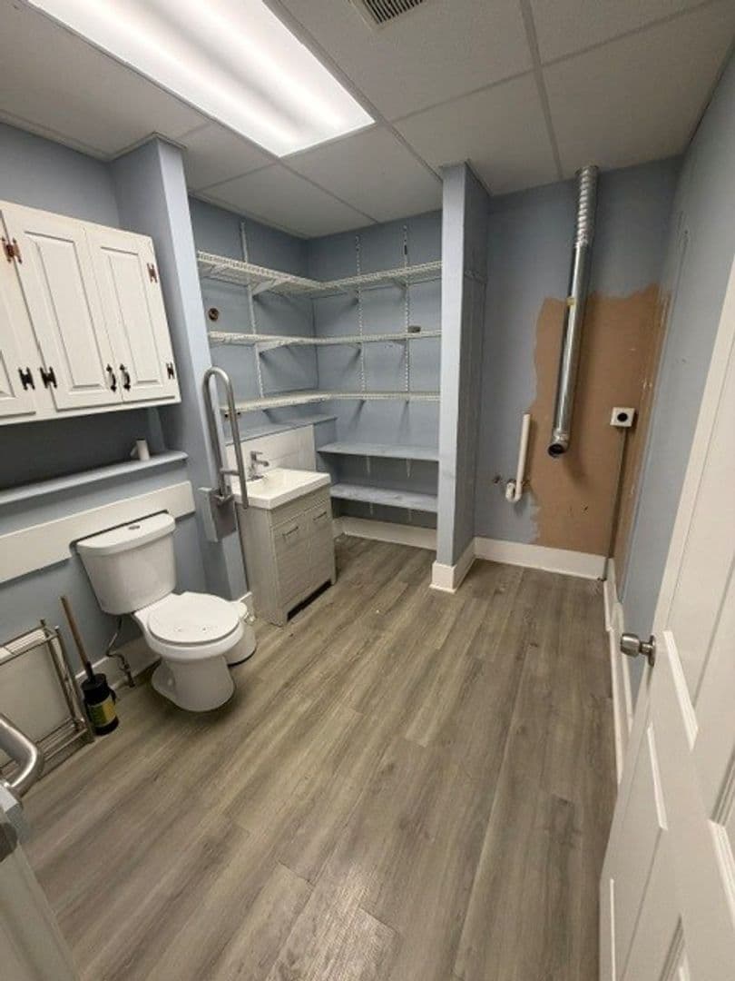Shelton Apartment: 467 Howe Avenue