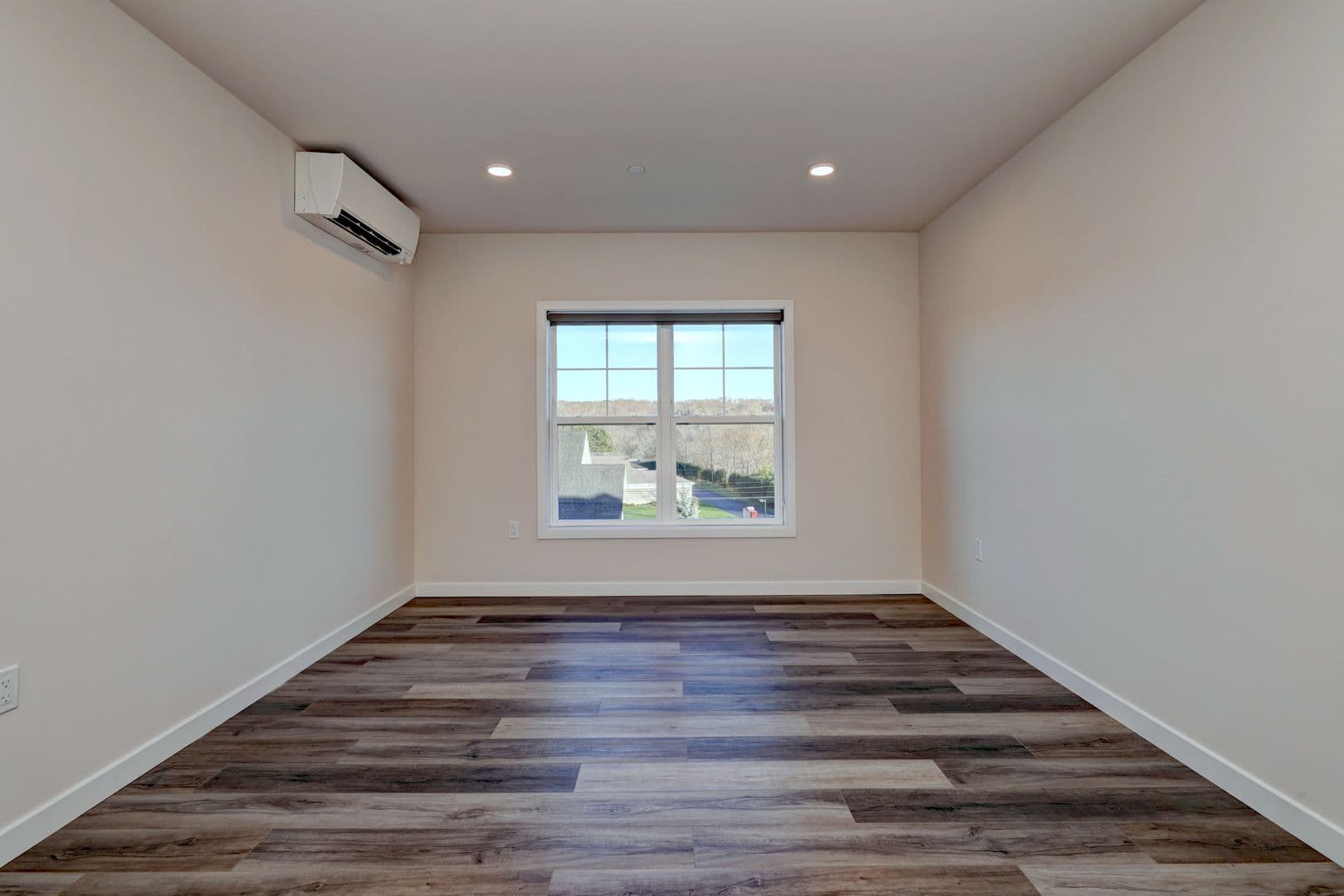 Shelton Apartment: 275 Coram Road