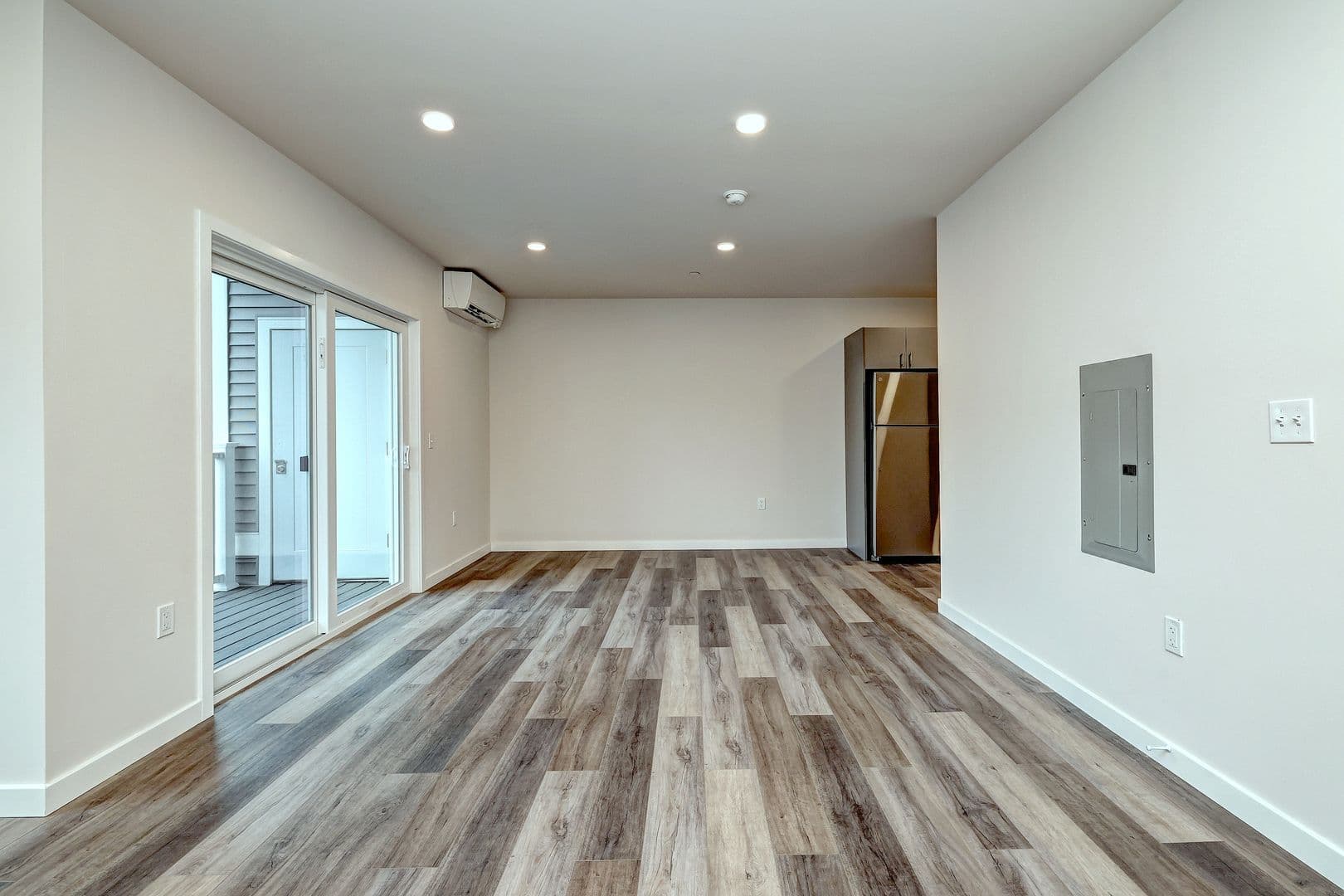 Shelton Apartment: 275 Coram Road
