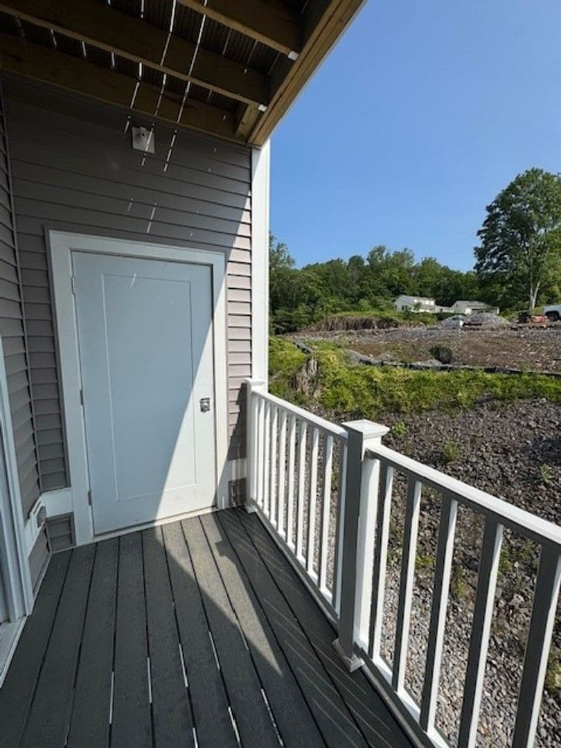 Shelton Apartment: 275 Coram Road