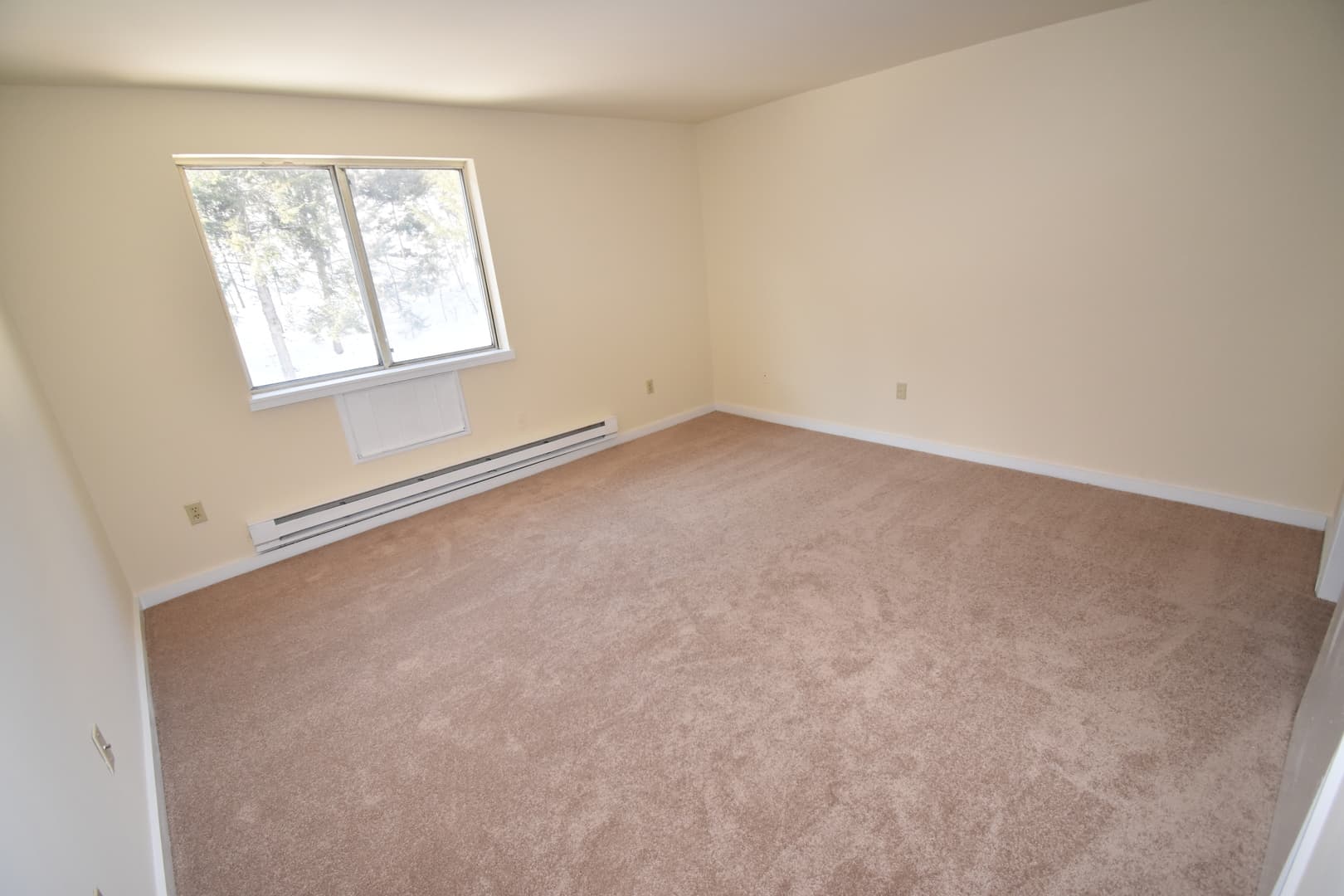 Seymour Apartment: 10 Reservoir Manor