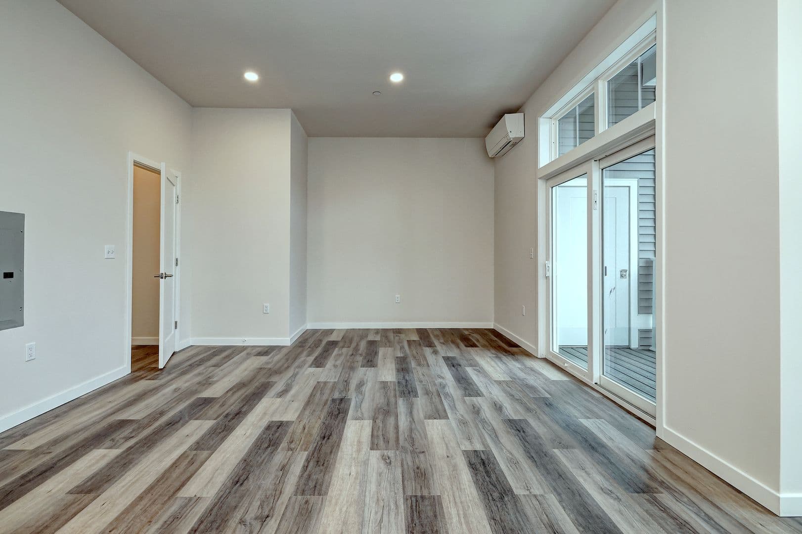 Shelton Apartment: 275 Coram Road