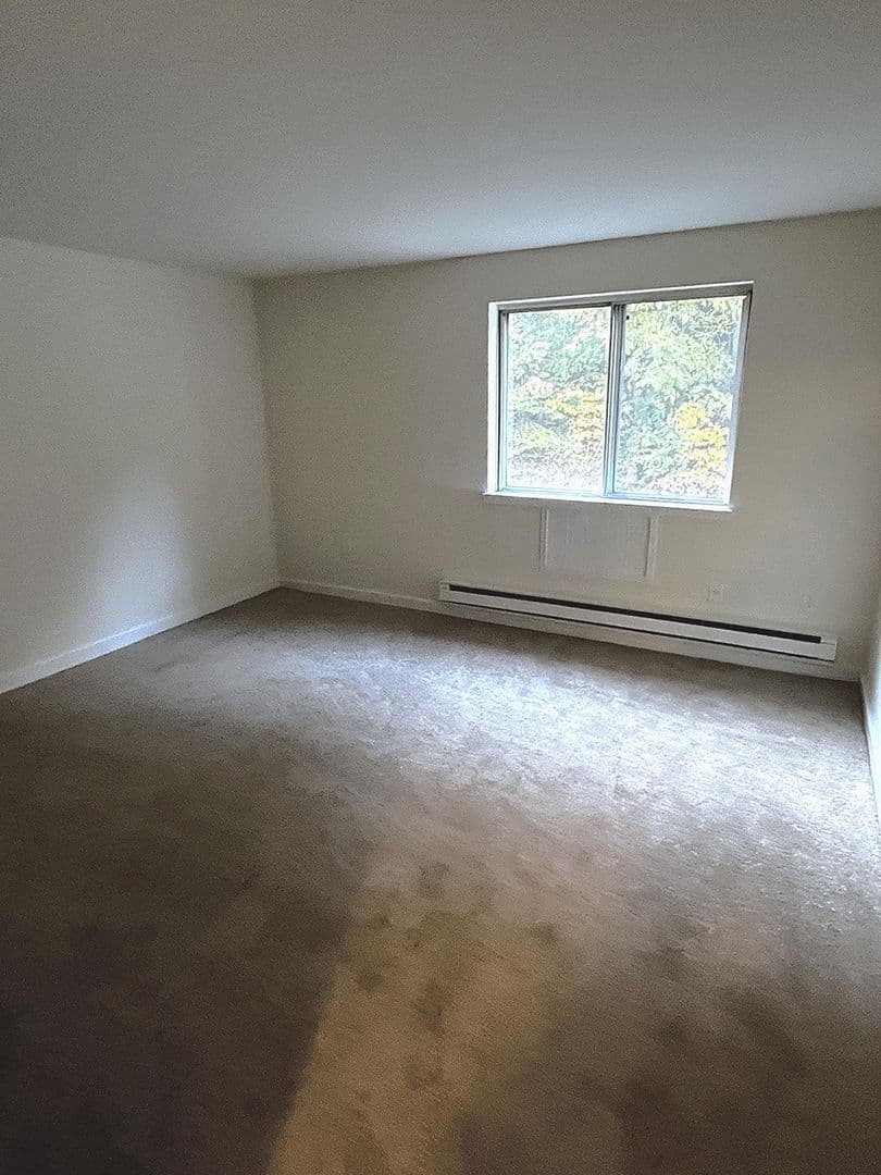 Seymour Apartment: 10 Reservoir Manor