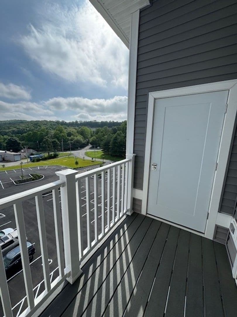 Shelton Apartment: 275 Coram Road