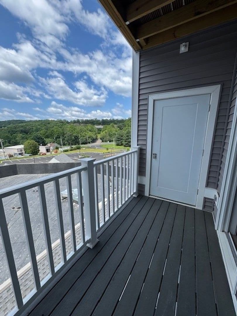 Shelton Apartment: 275 Coram Road