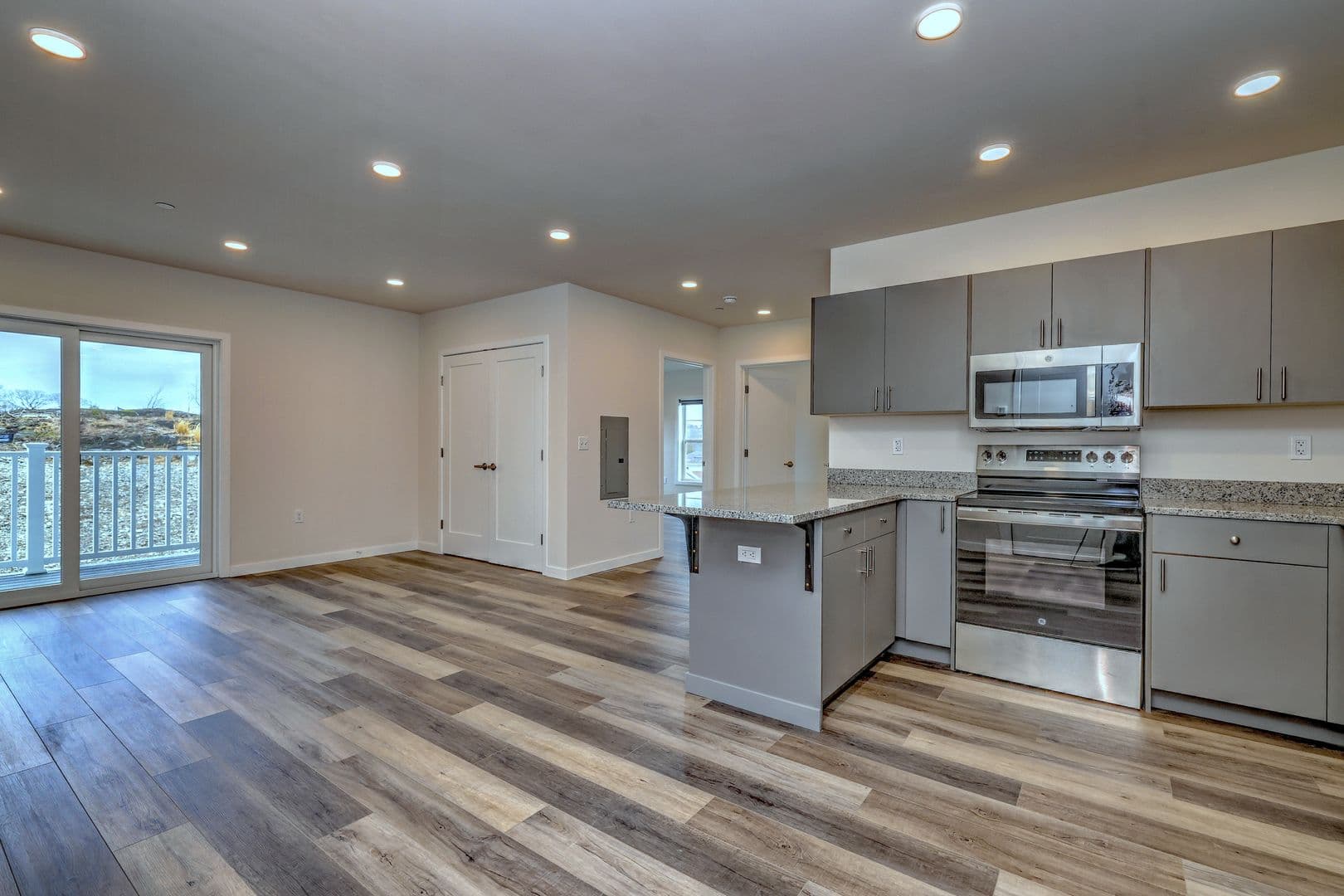 Shelton Apartment: 275 Coram Road