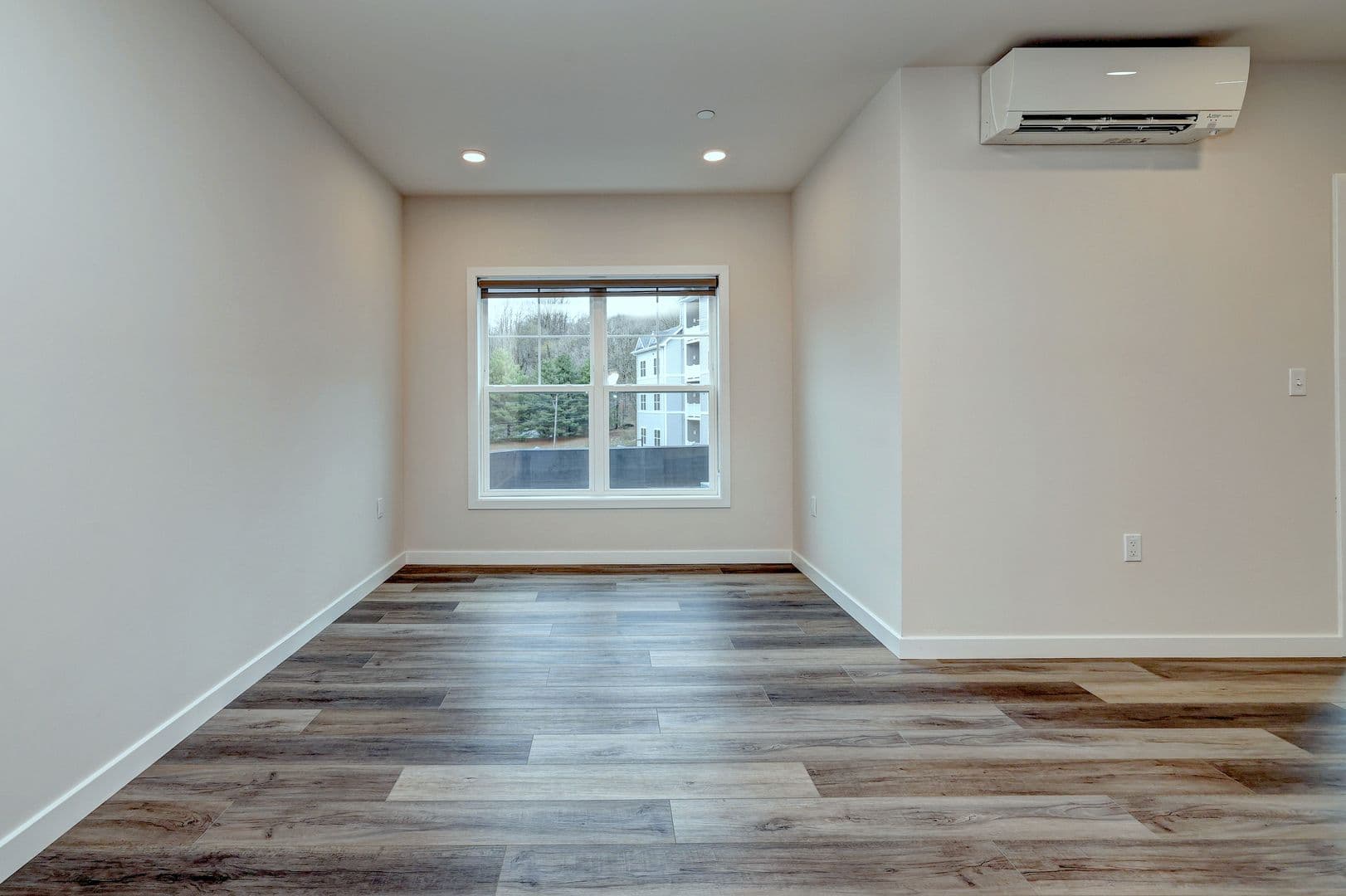 Shelton Apartment: 275 Coram Road