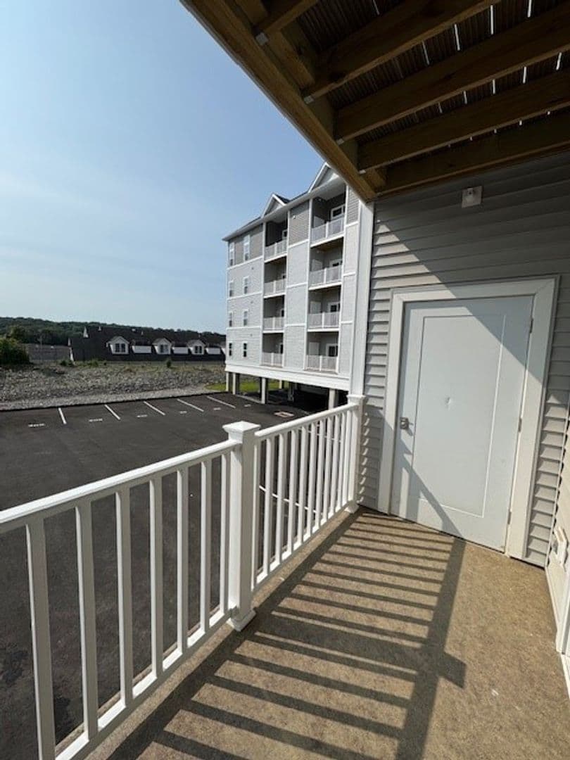 Shelton Apartment: 275 Coram Road