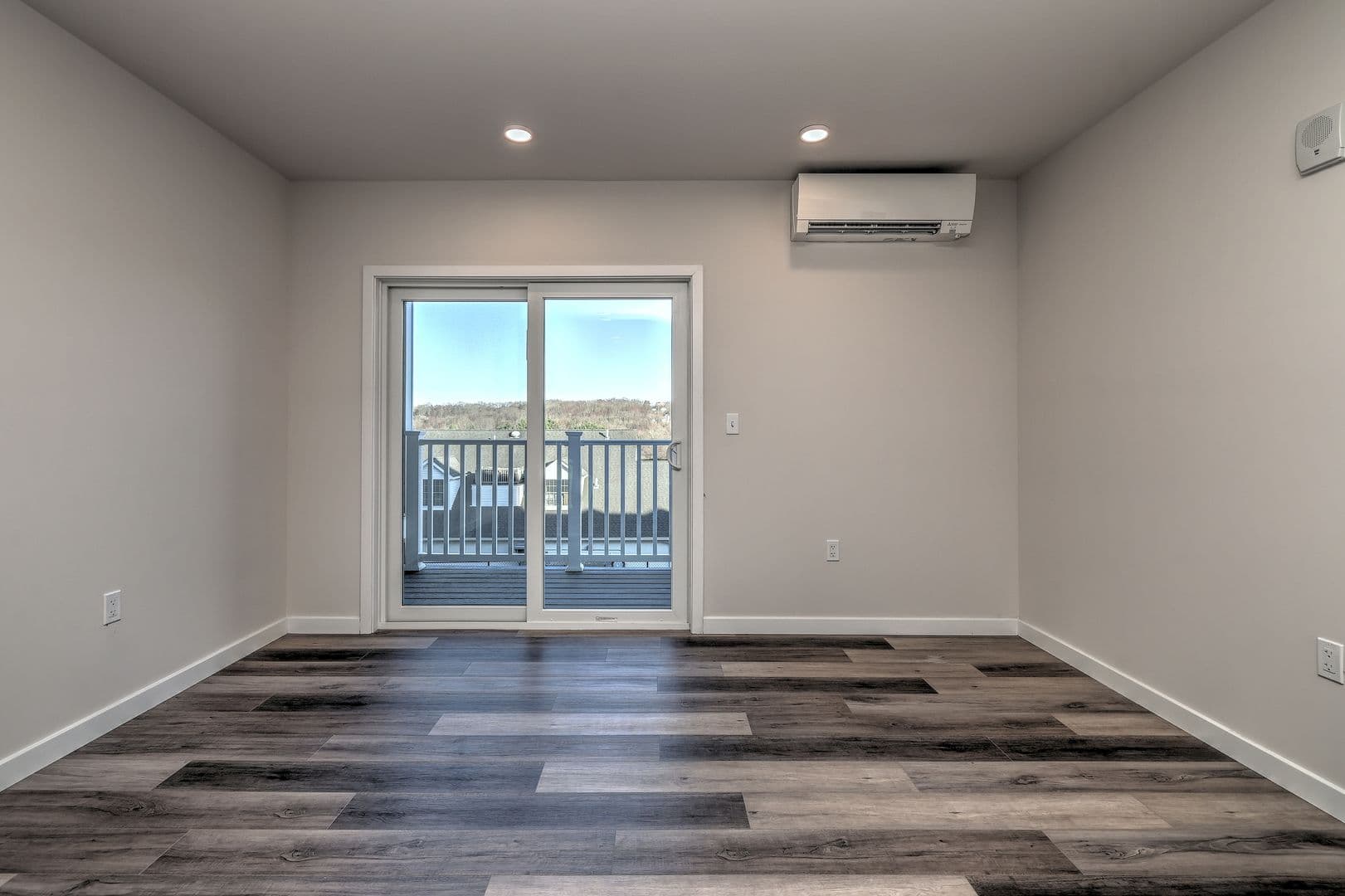 Shelton Apartment: 275 Coram Road