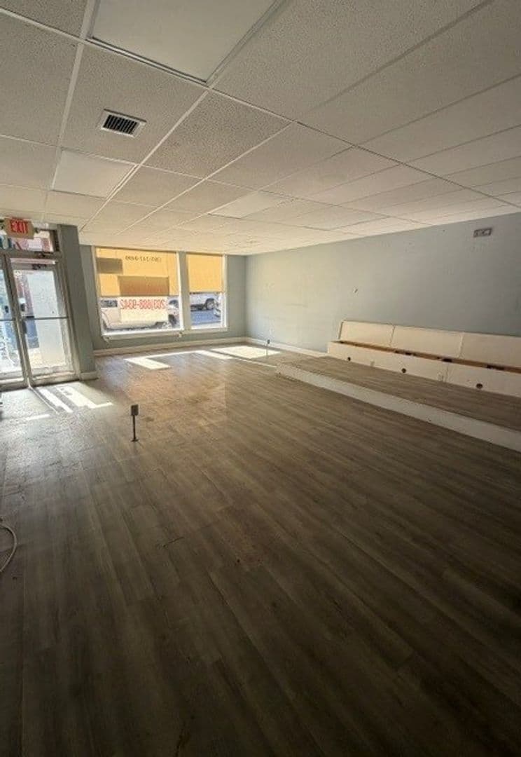 Shelton Apartment: 467 Howe Avenue